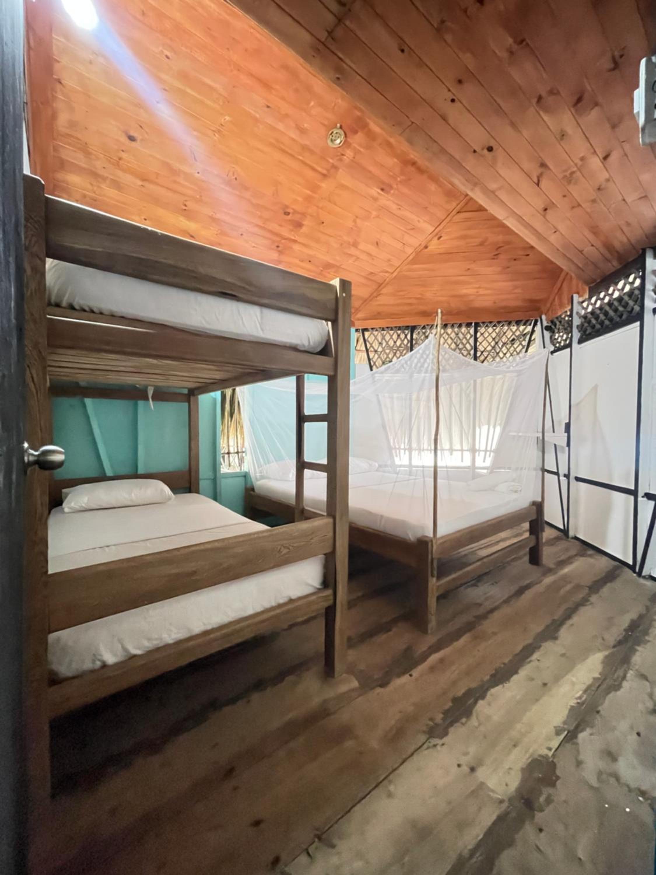 Quadruple Room with Shared Bathroom photo 2