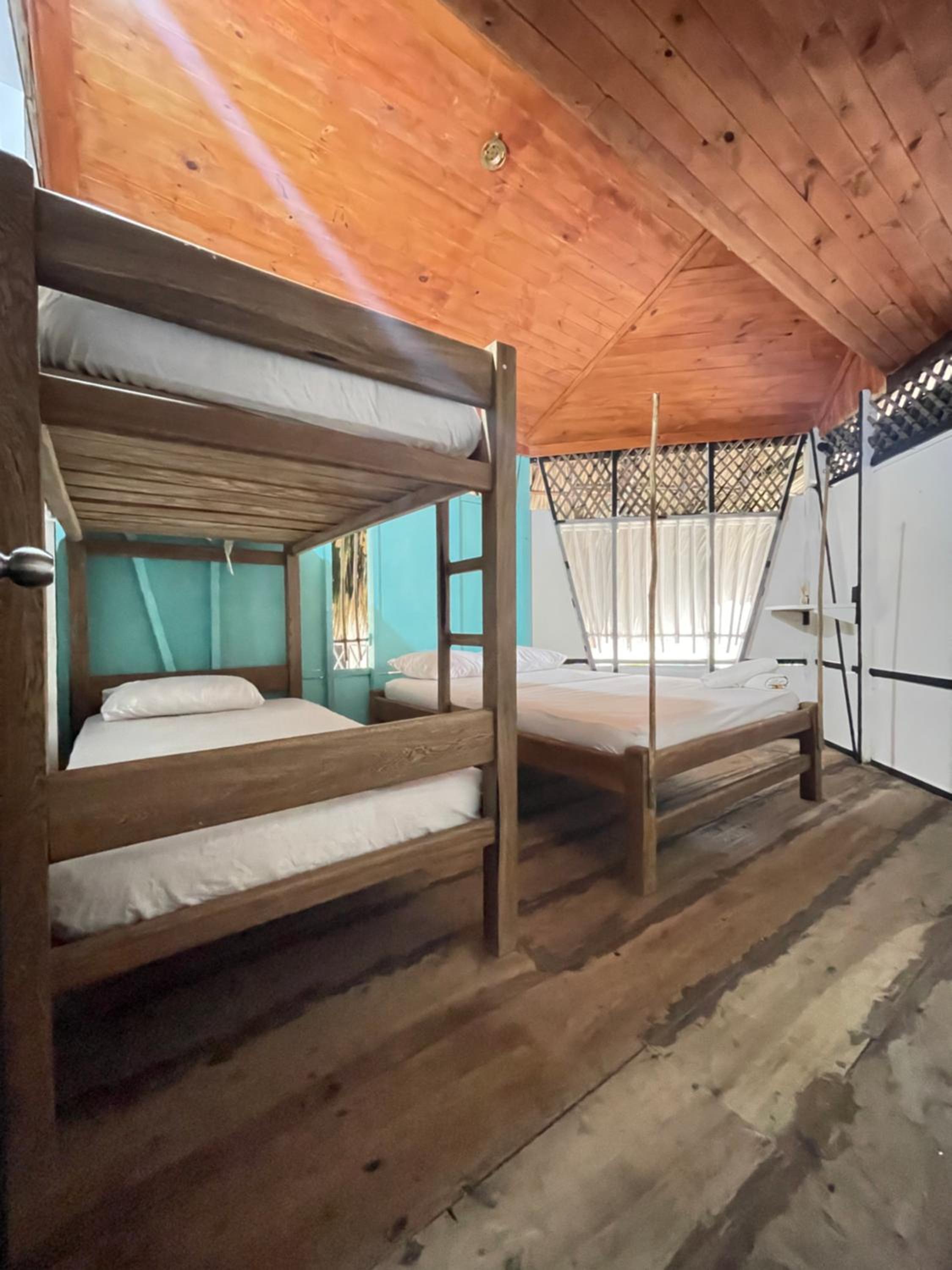 Quadruple Room with Shared Bathroom photo 3