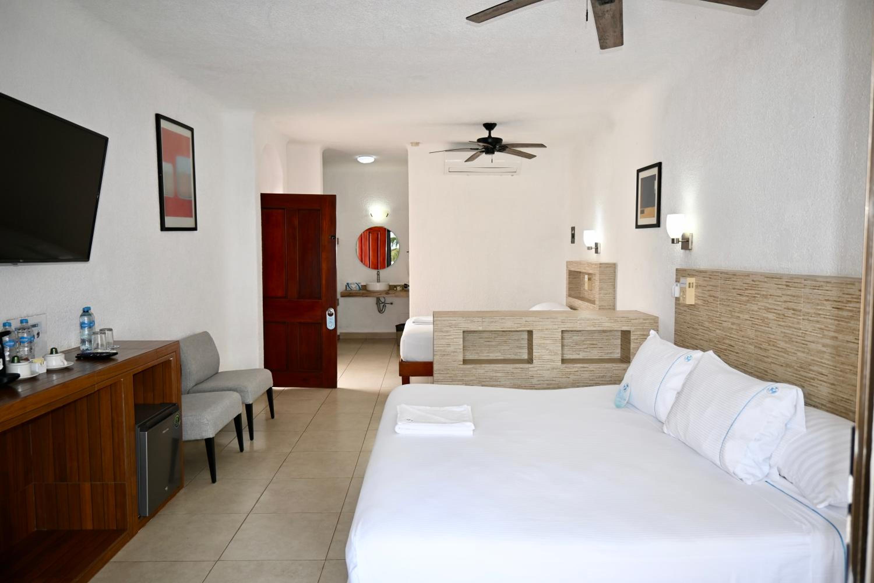Suite with Sea View - Photo 5