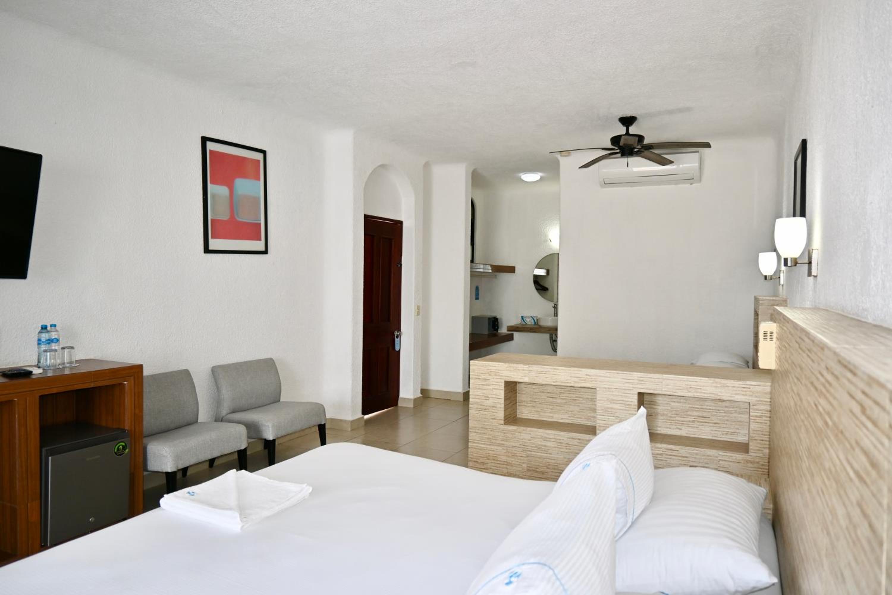 Suite with Sea View - Photo 10