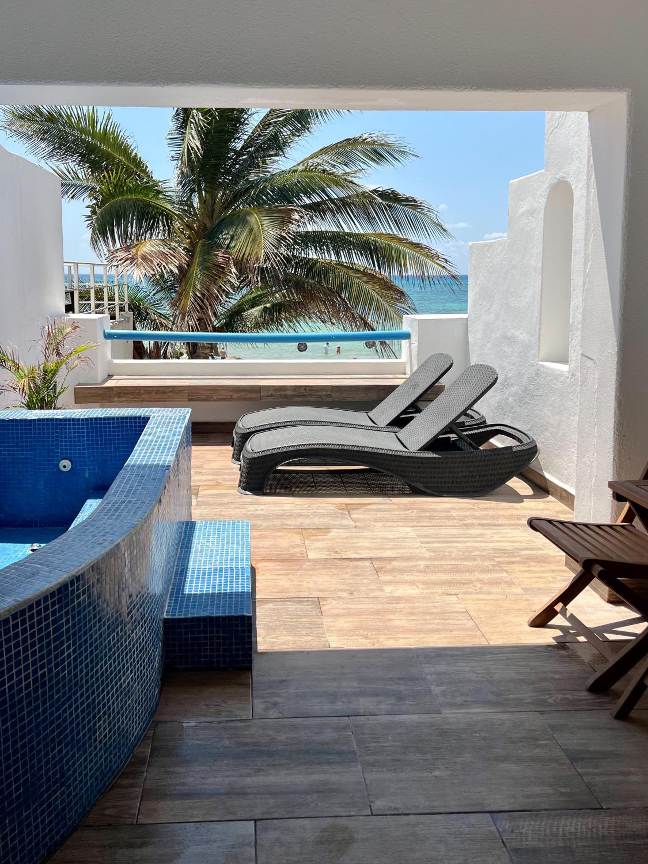 Suite with Sea View - Photo 3