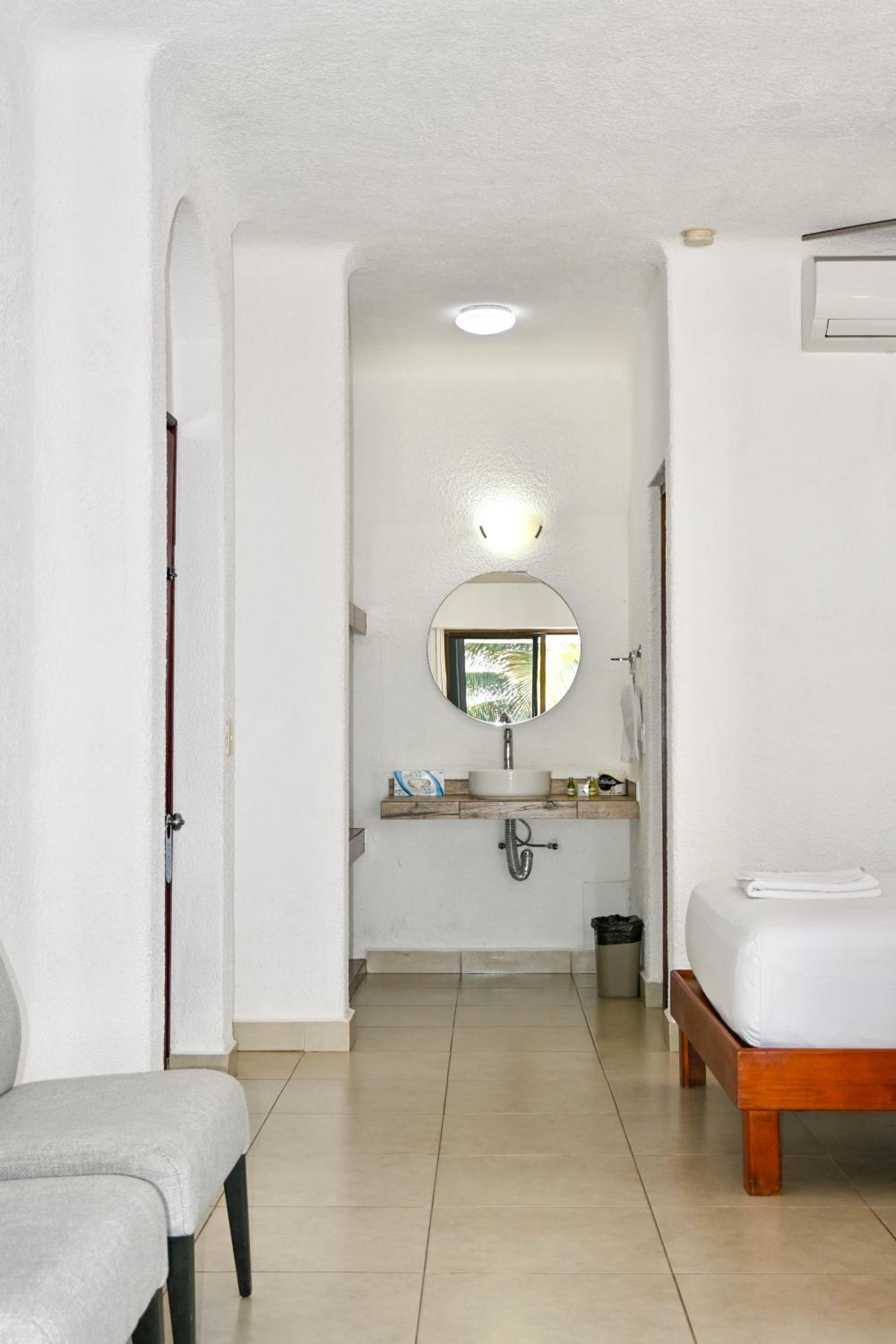 Suite with Sea View - Photo 12