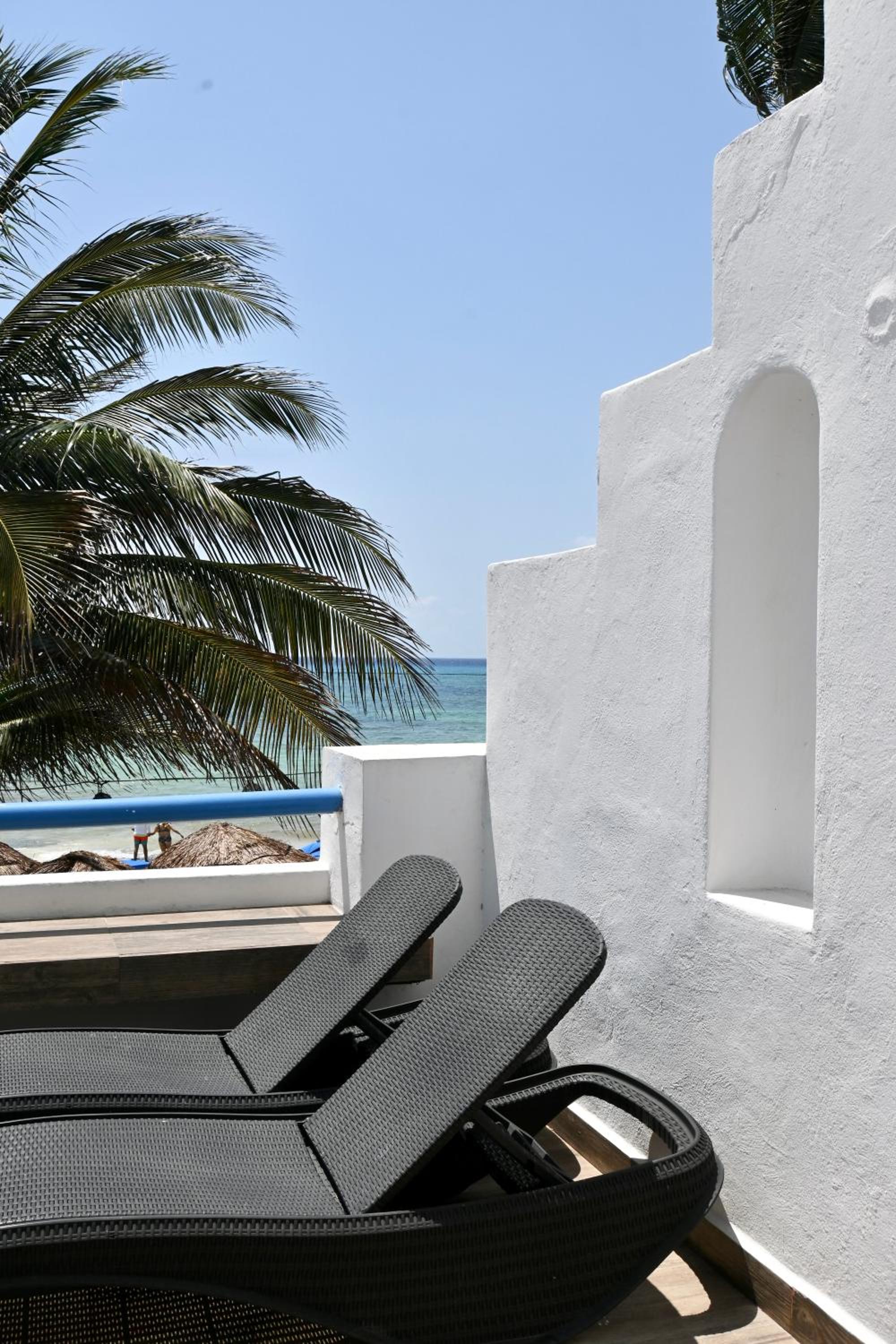 Suite with Sea View - Photo 11