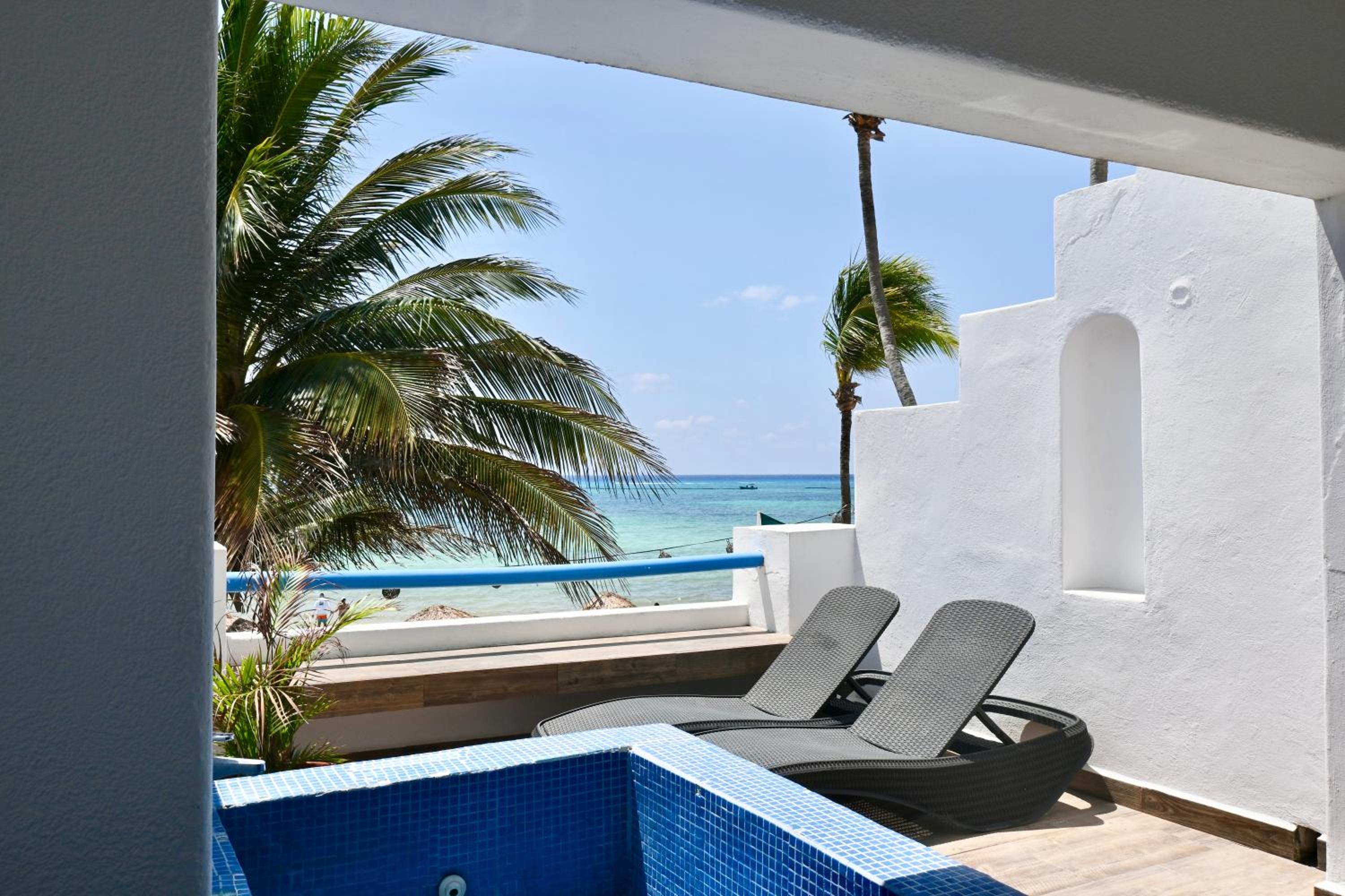 Suite with Sea View - Photo 13