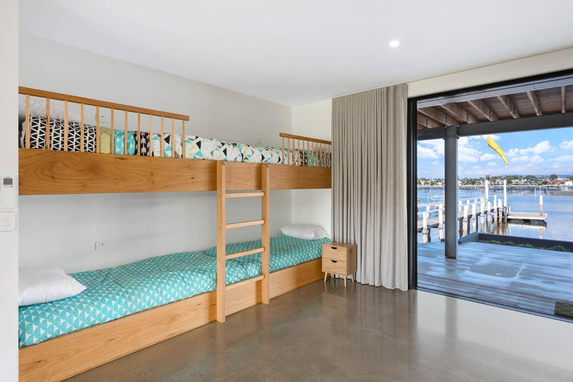 Seven-Bedroom House photo 1