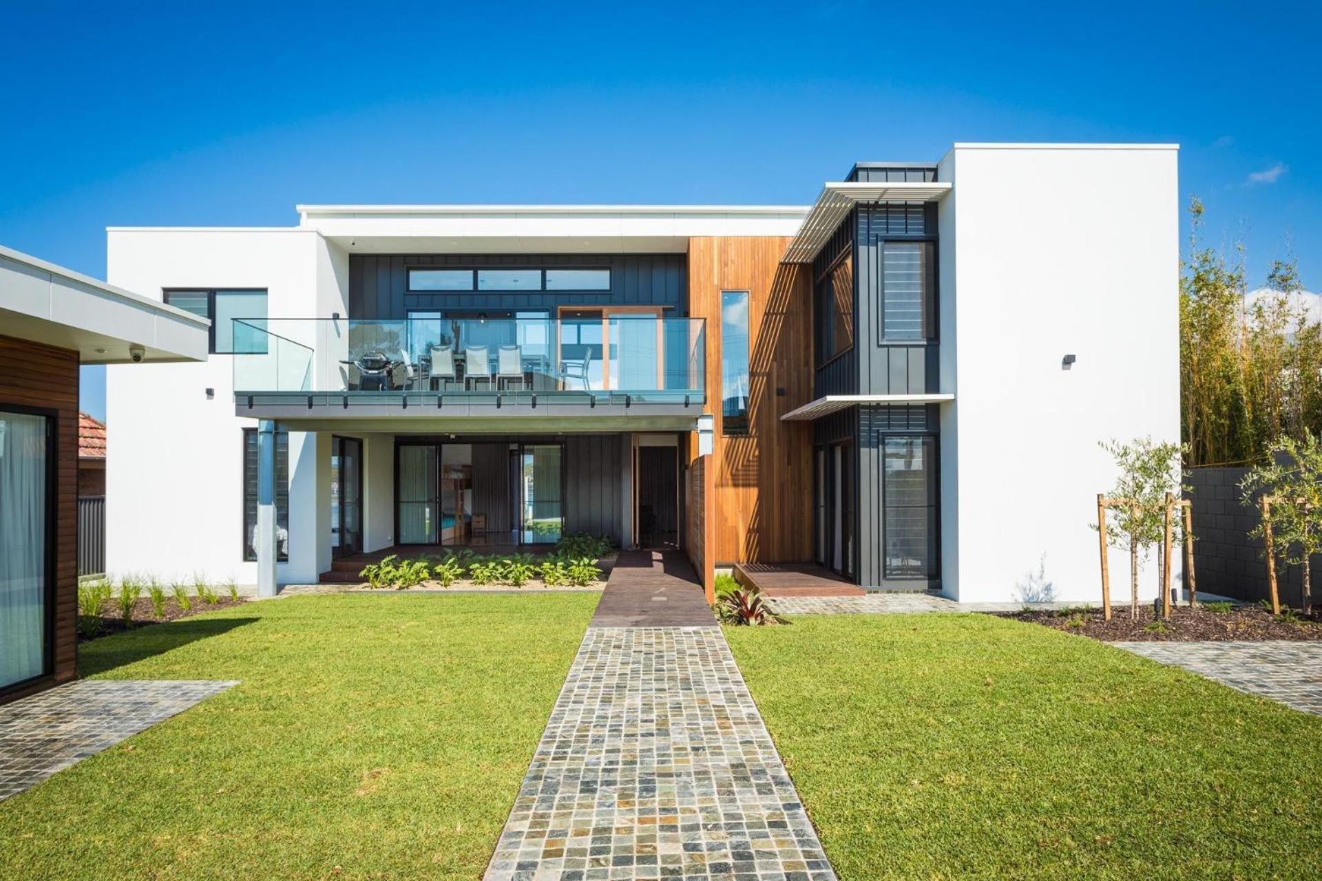 Seven-Bedroom House photo 3