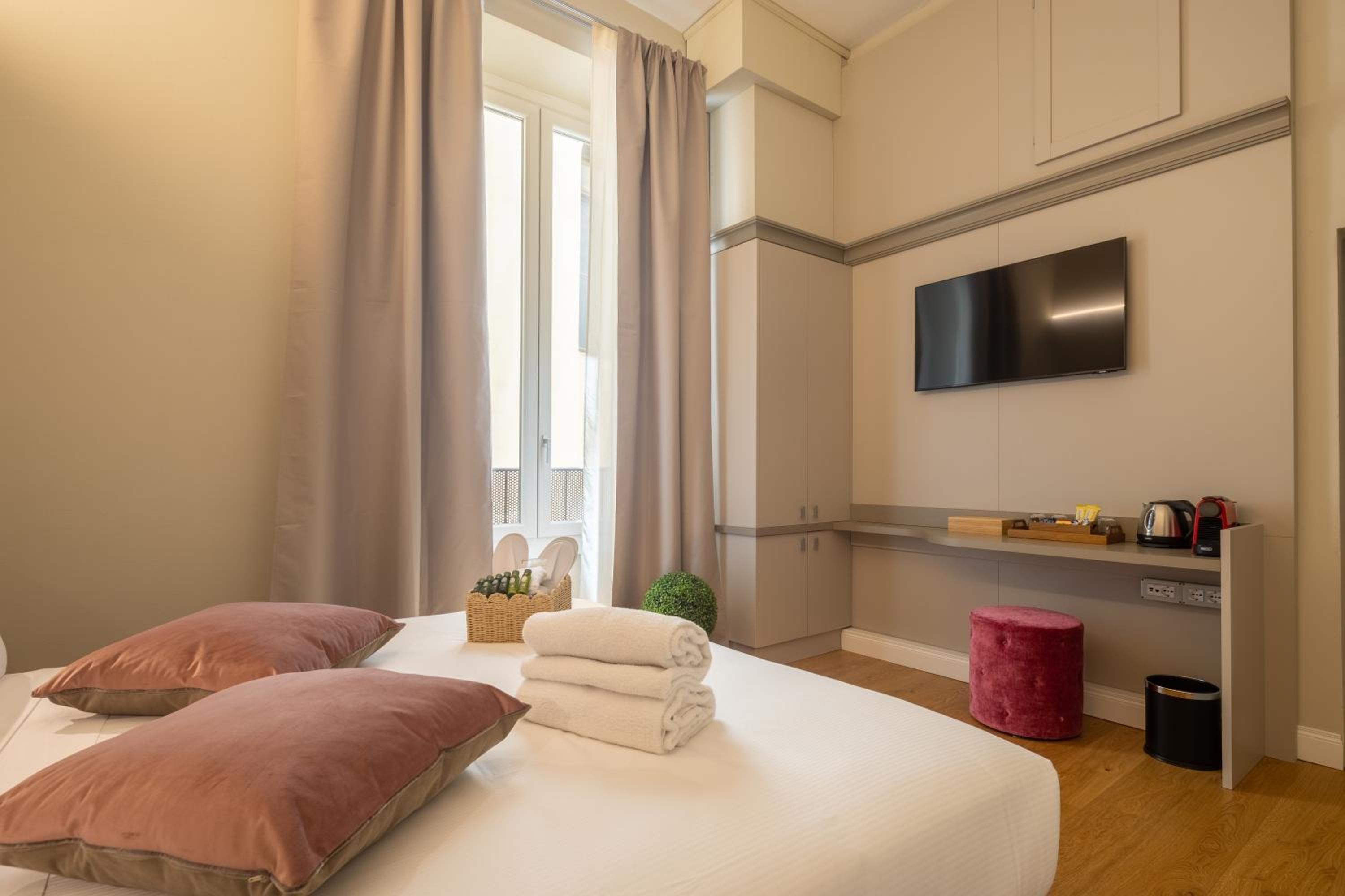 Double or Twin Room photo 3