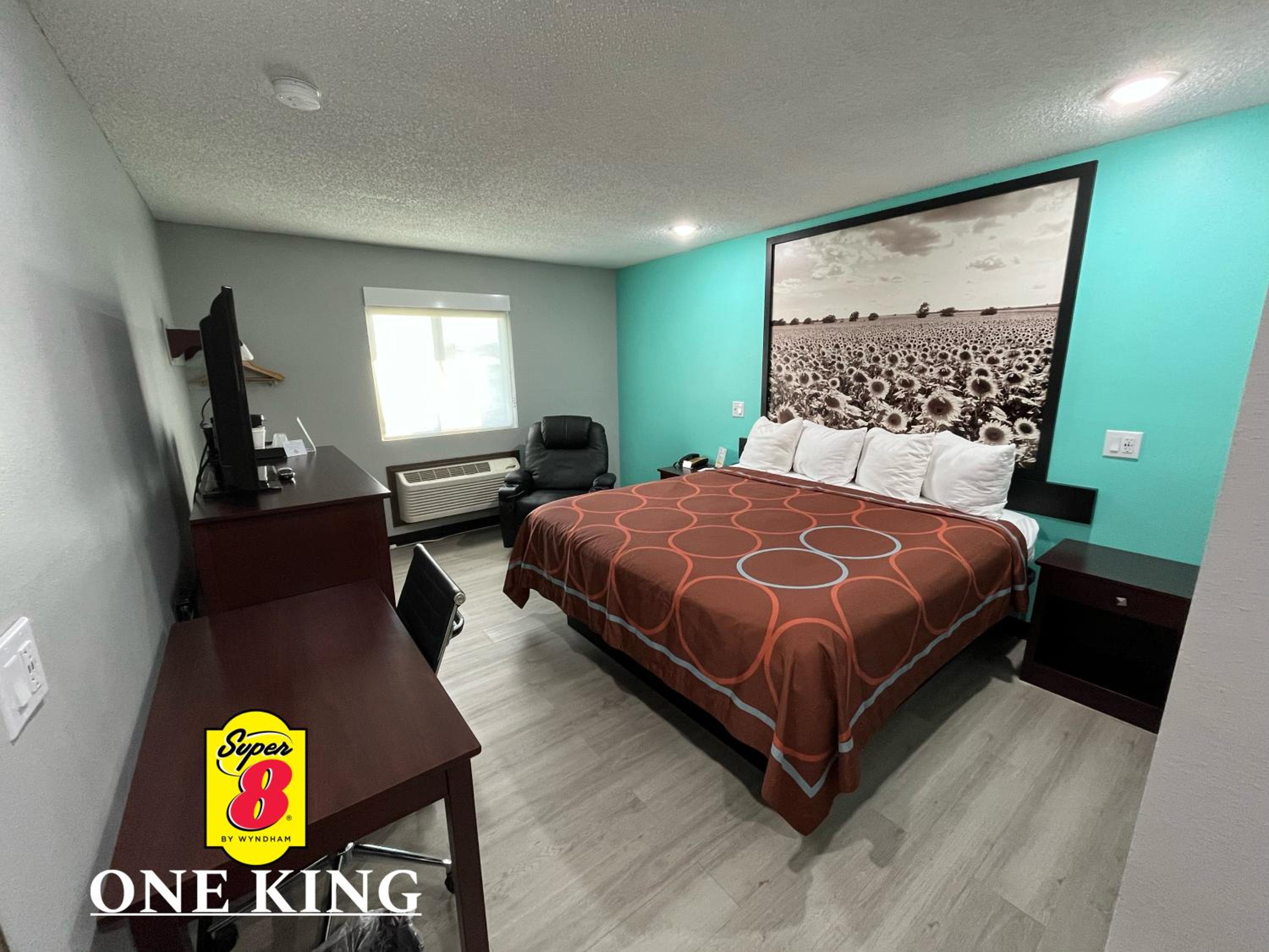 King Room- Non-Smoking - Photo 2