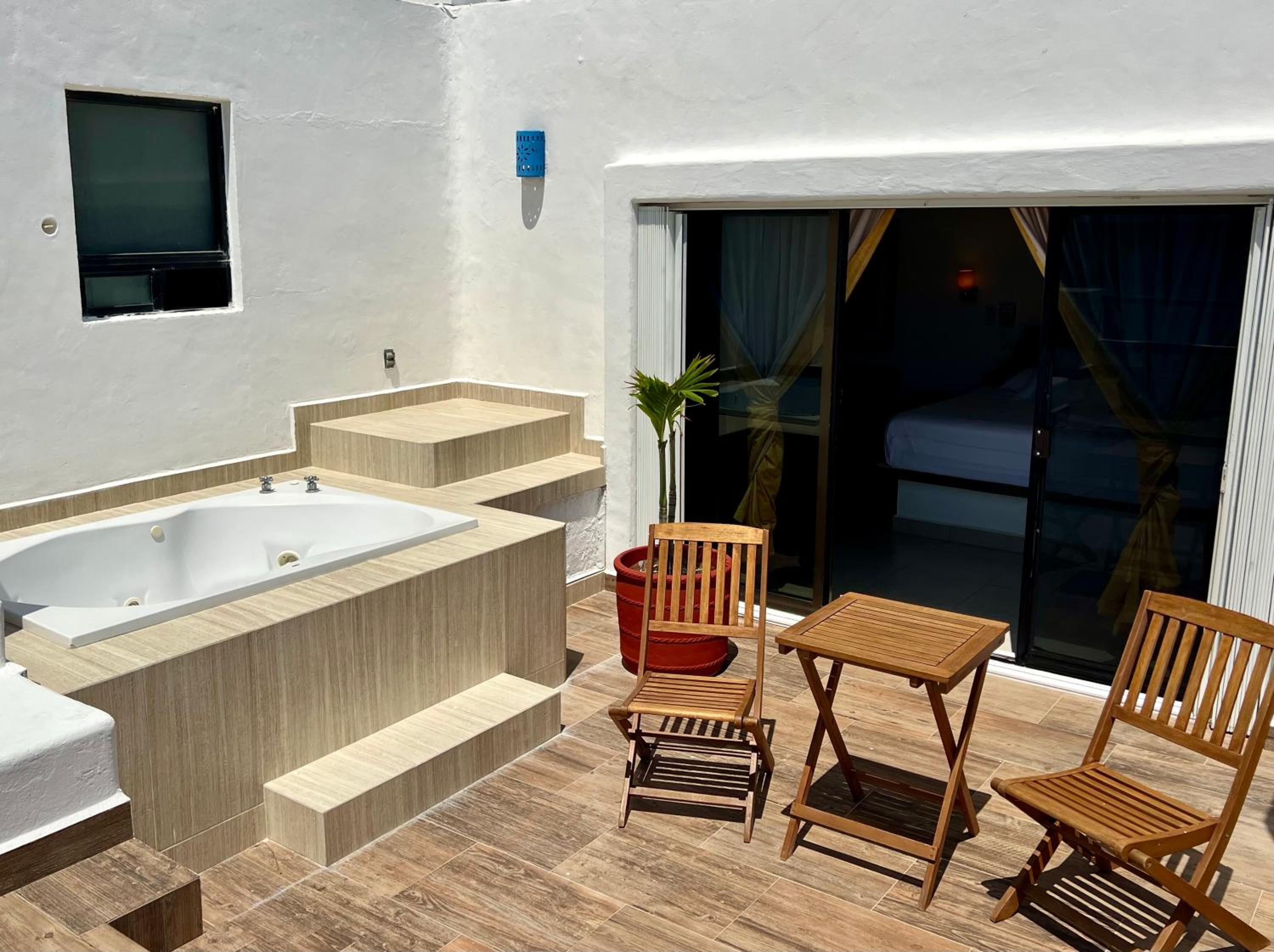Honeymoon Suite 218 - Photo 27