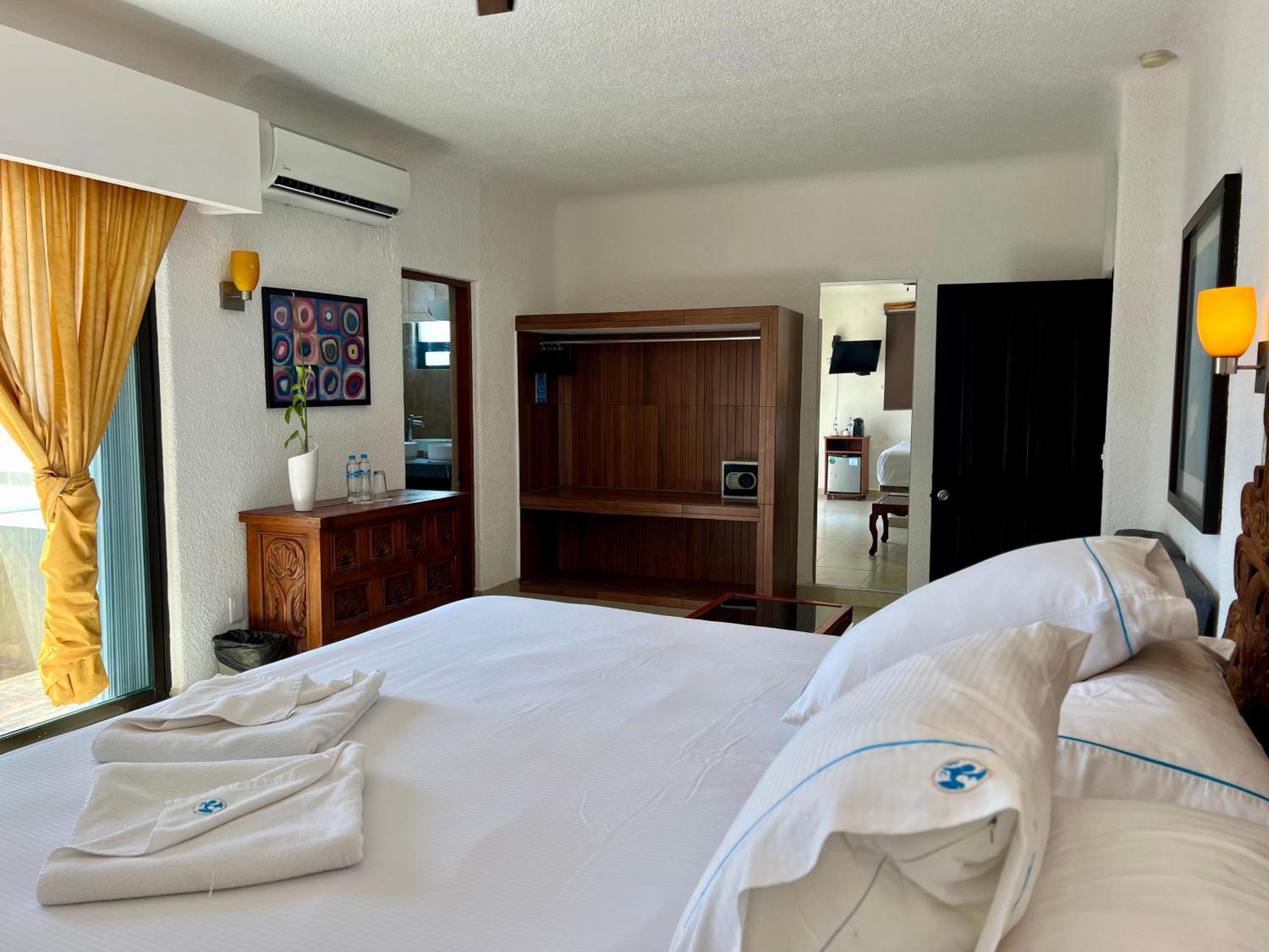 Honeymoon Suite 218 - Photo 13