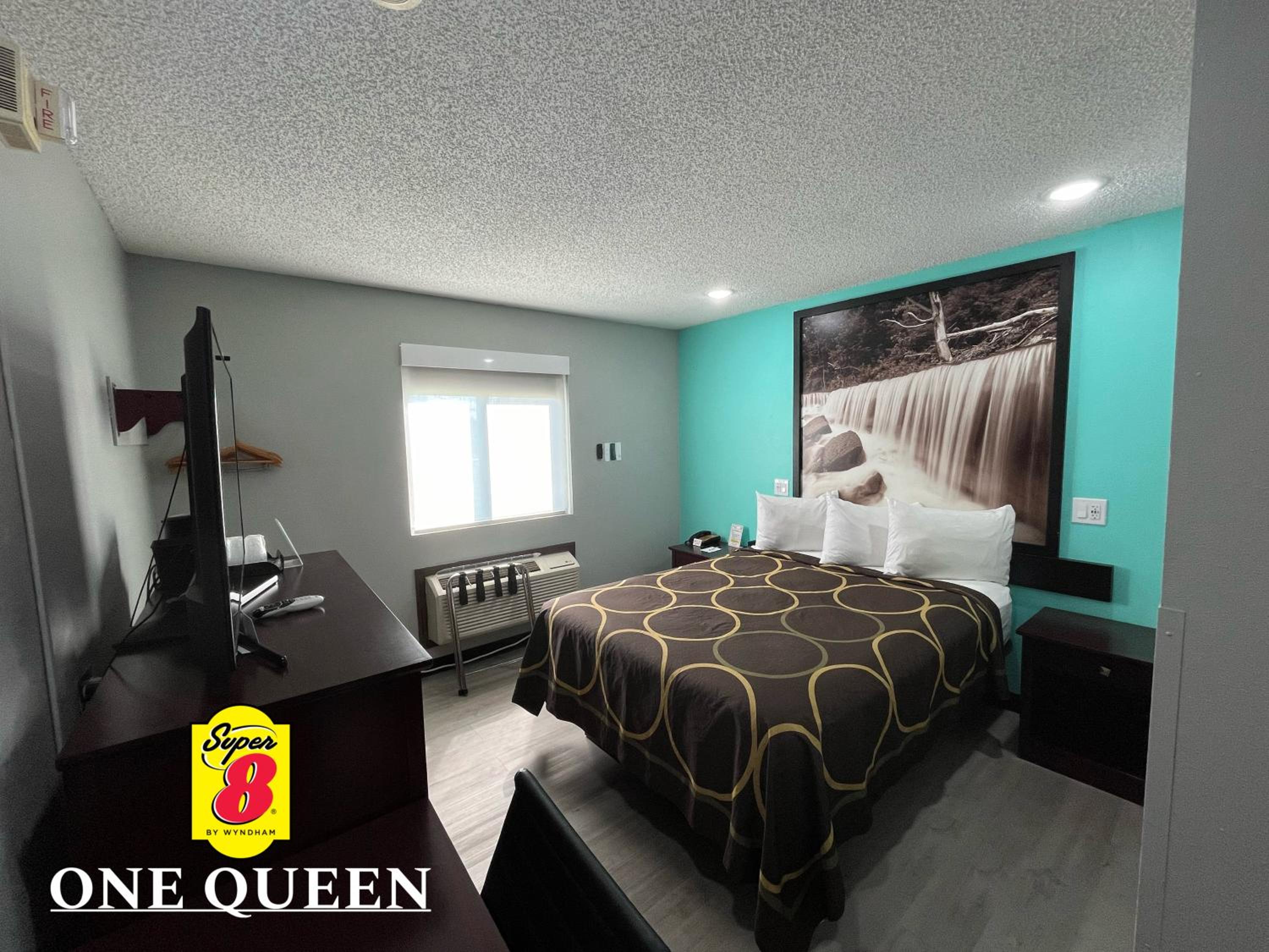 Queen Room - Mobility Access/Non-Smoking - Photo 2