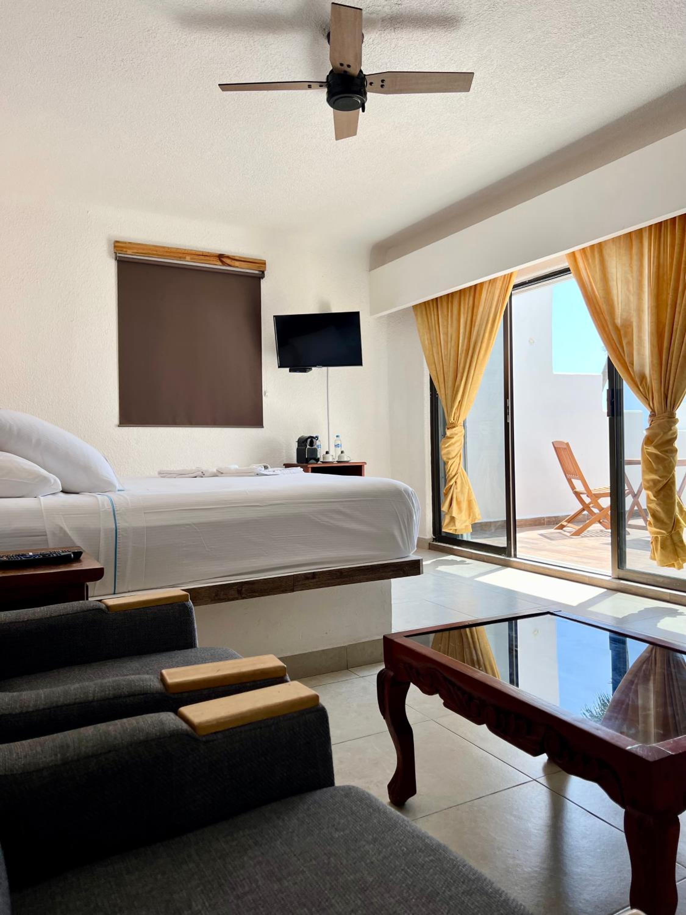 Honeymoon Suite 218 - Photo 14