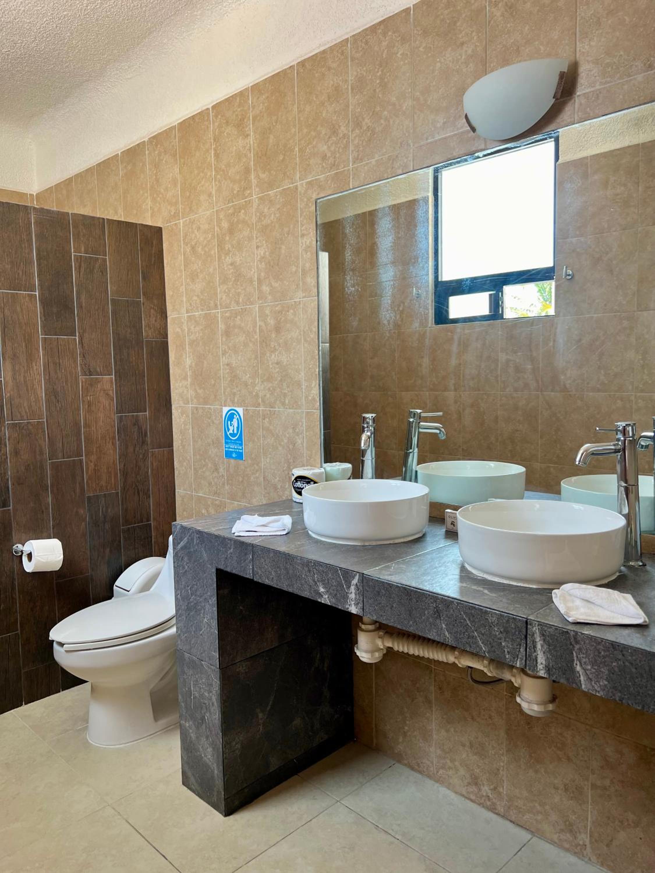 Honeymoon Suite 218 - Photo 19