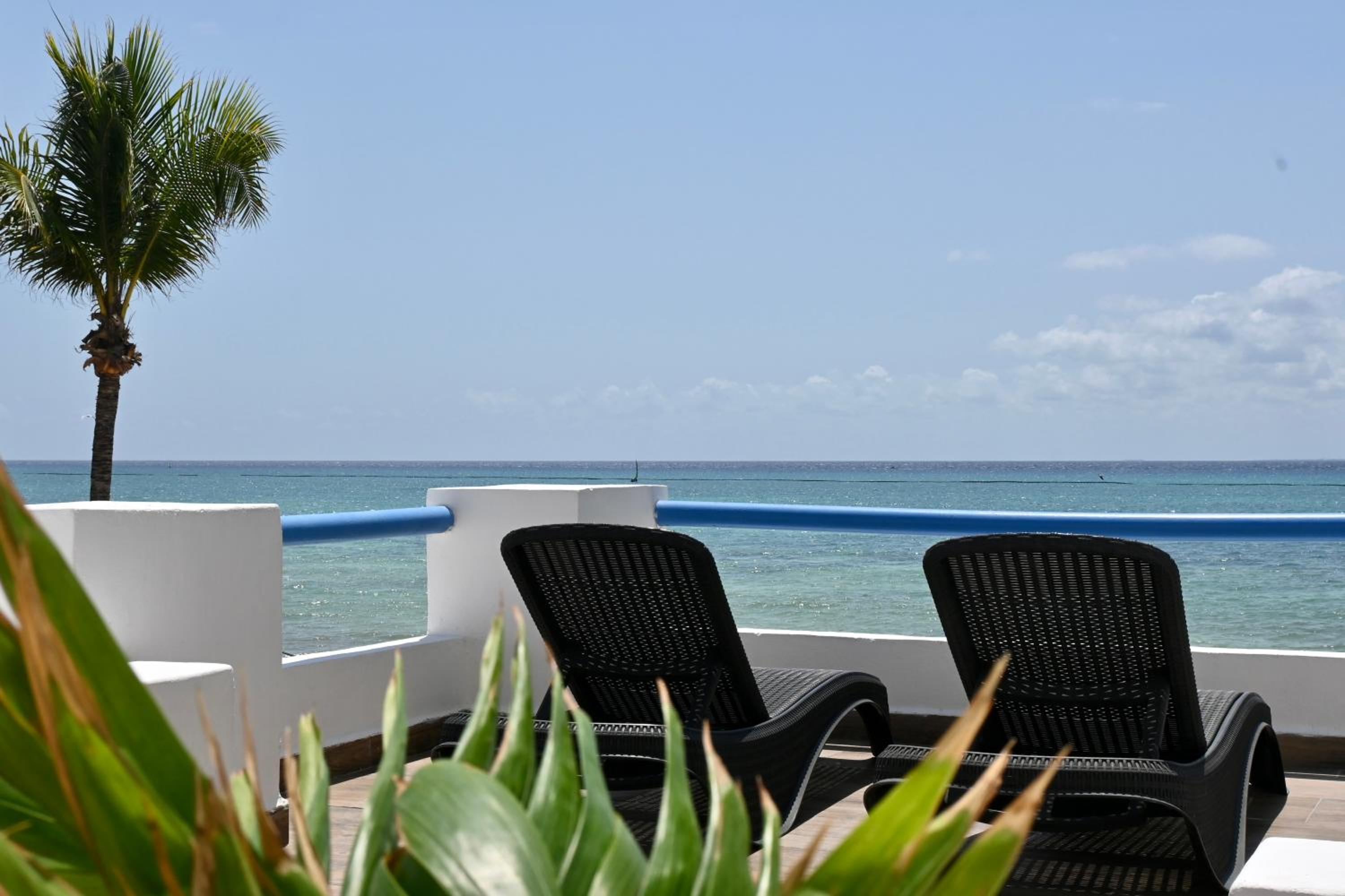 Honeymoon Suite 218 - Photo 9