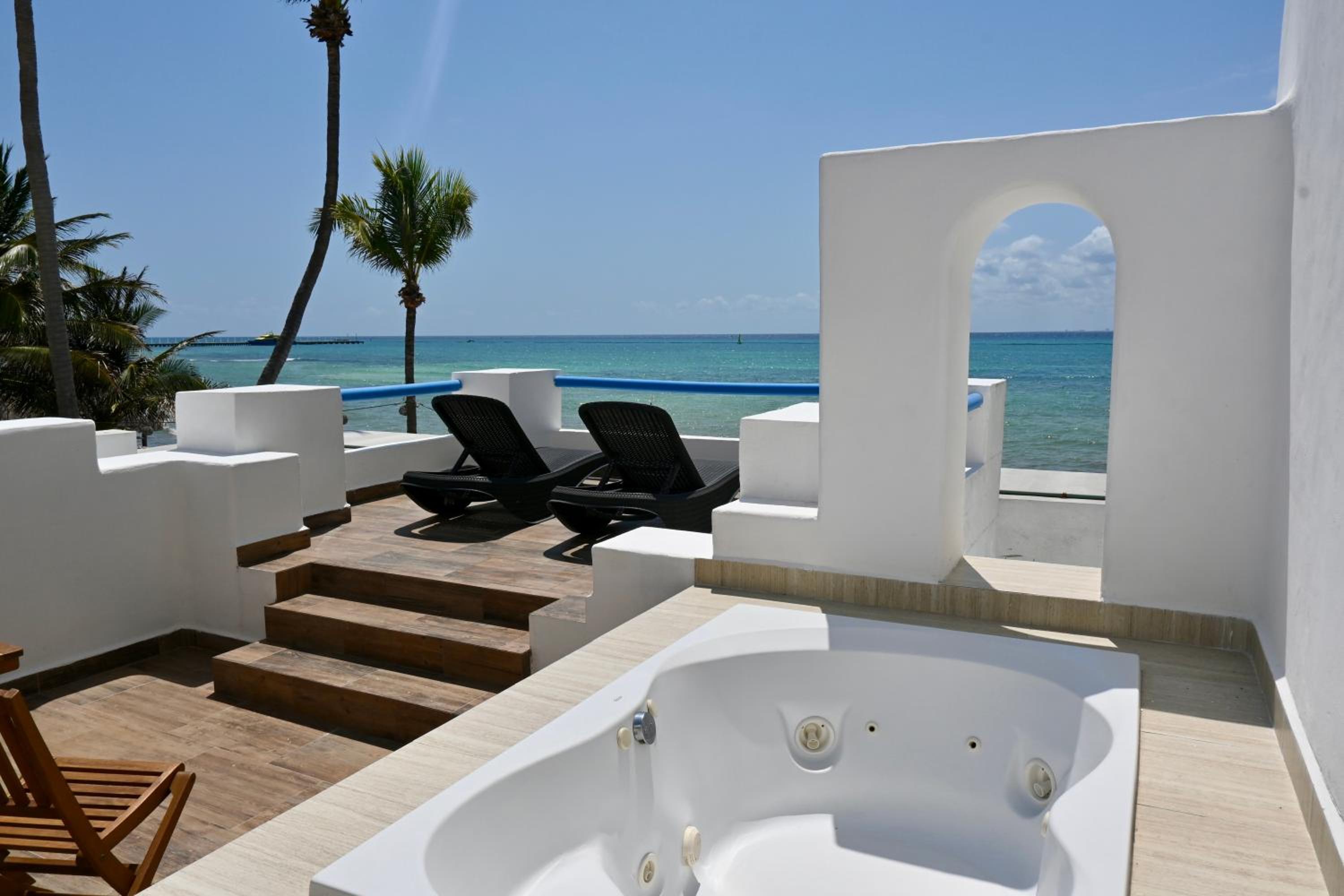 Honeymoon Suite 218 - Photo 11