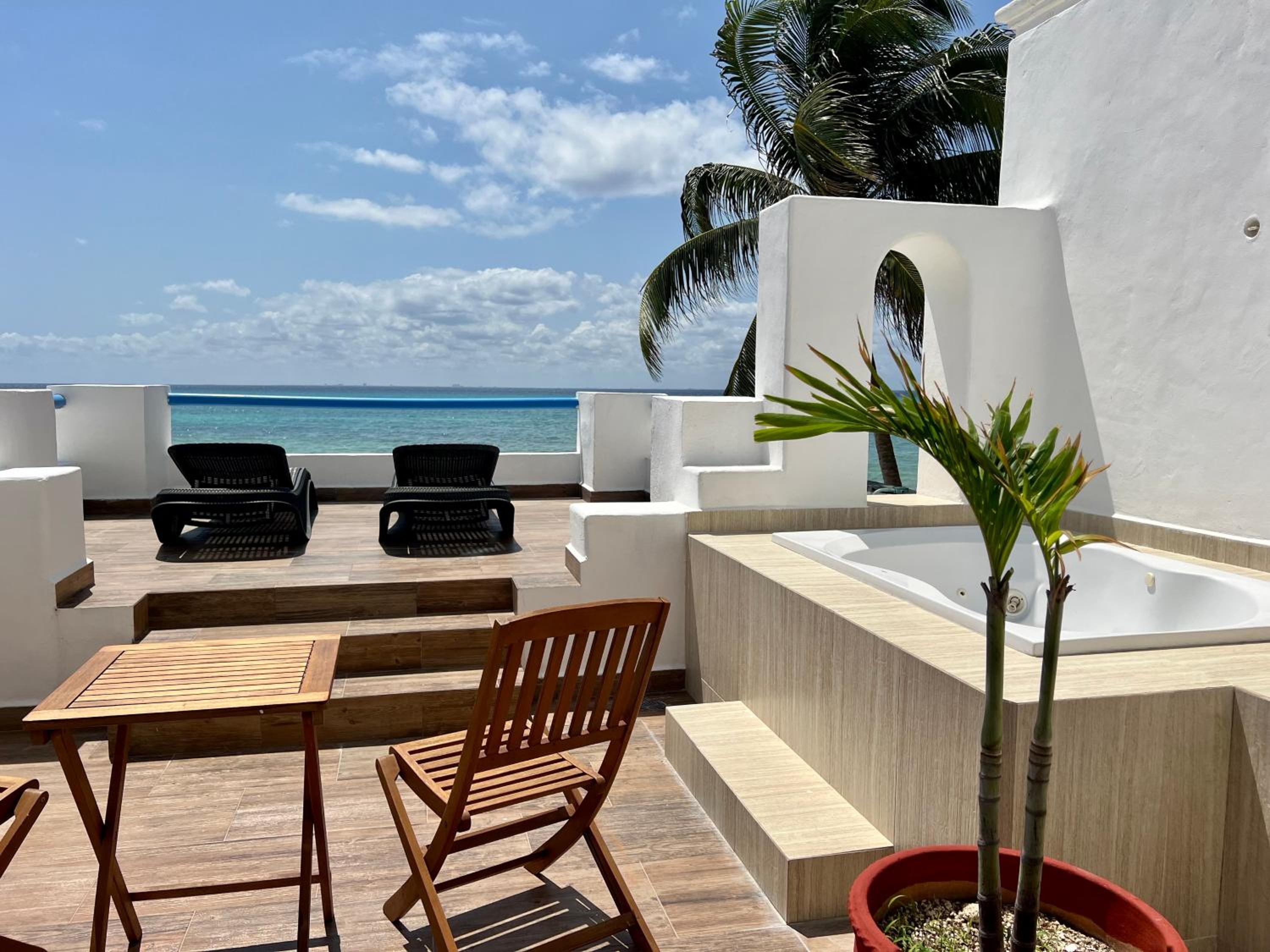 Honeymoon Suite 218 - Photo 7