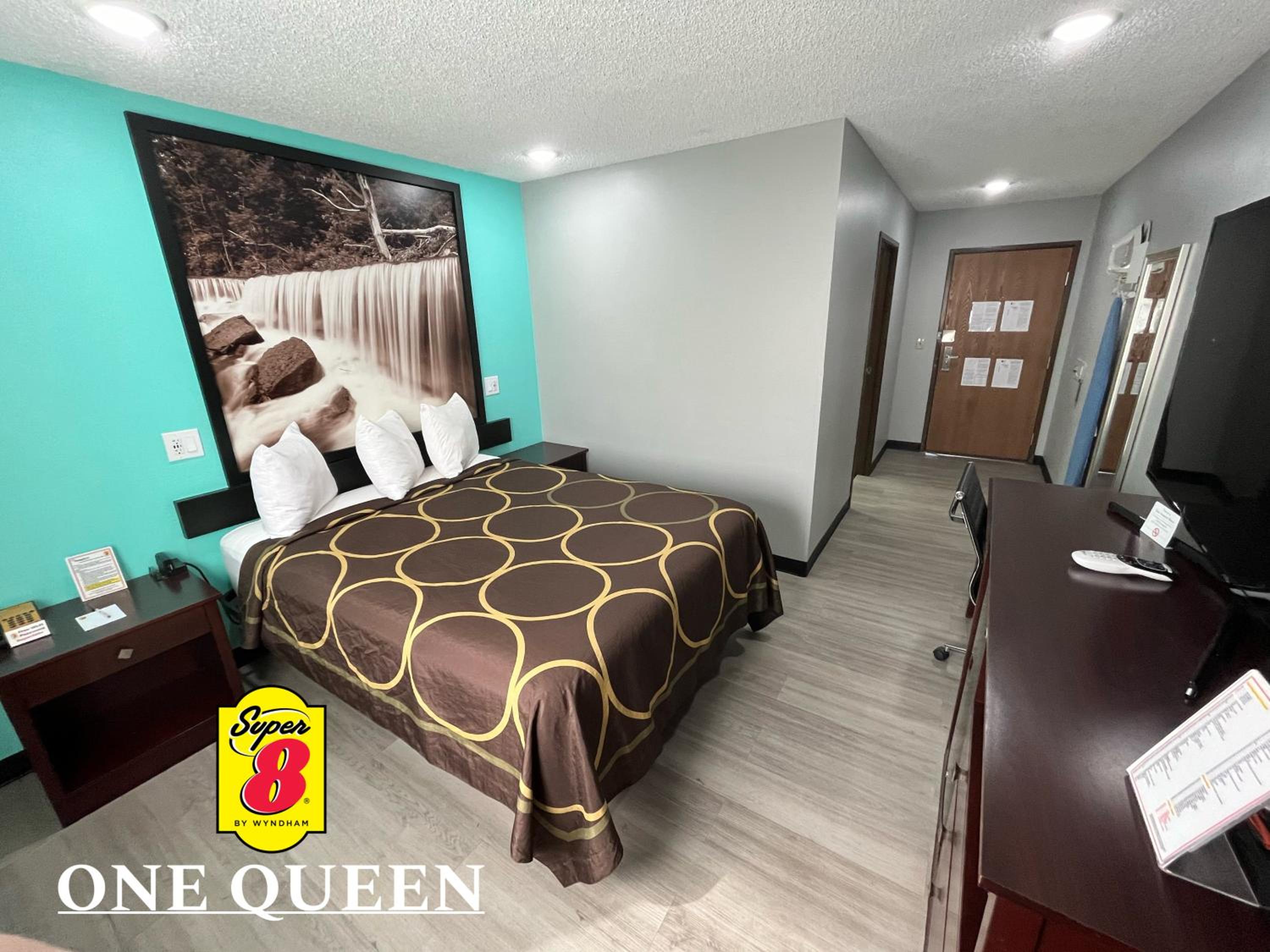 Queen Room - Mobility Access/Non-Smoking - Photo 5