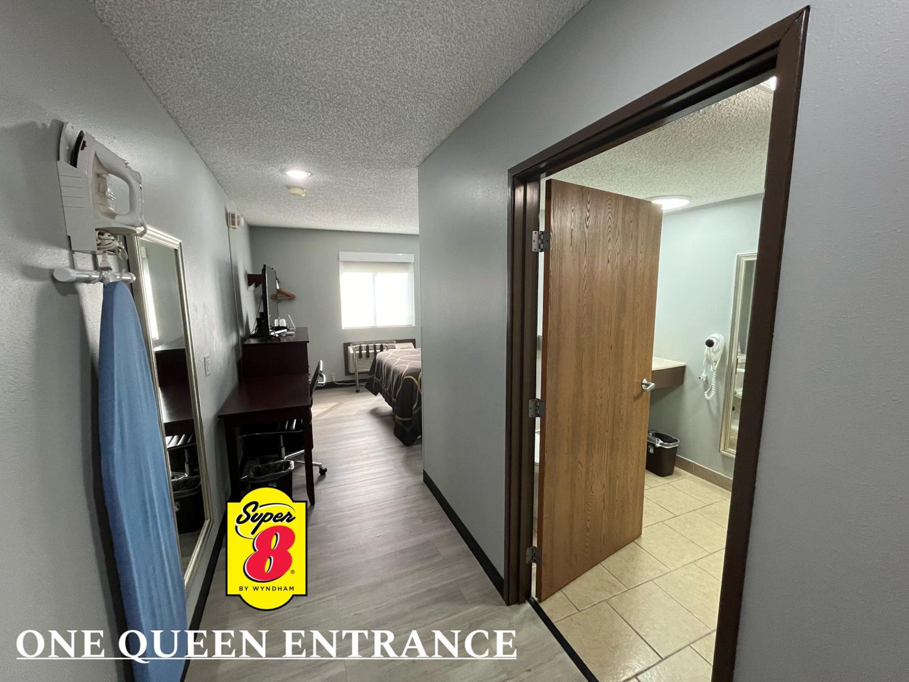 Queen Room - Mobility Access/Non-Smoking - Photo 6