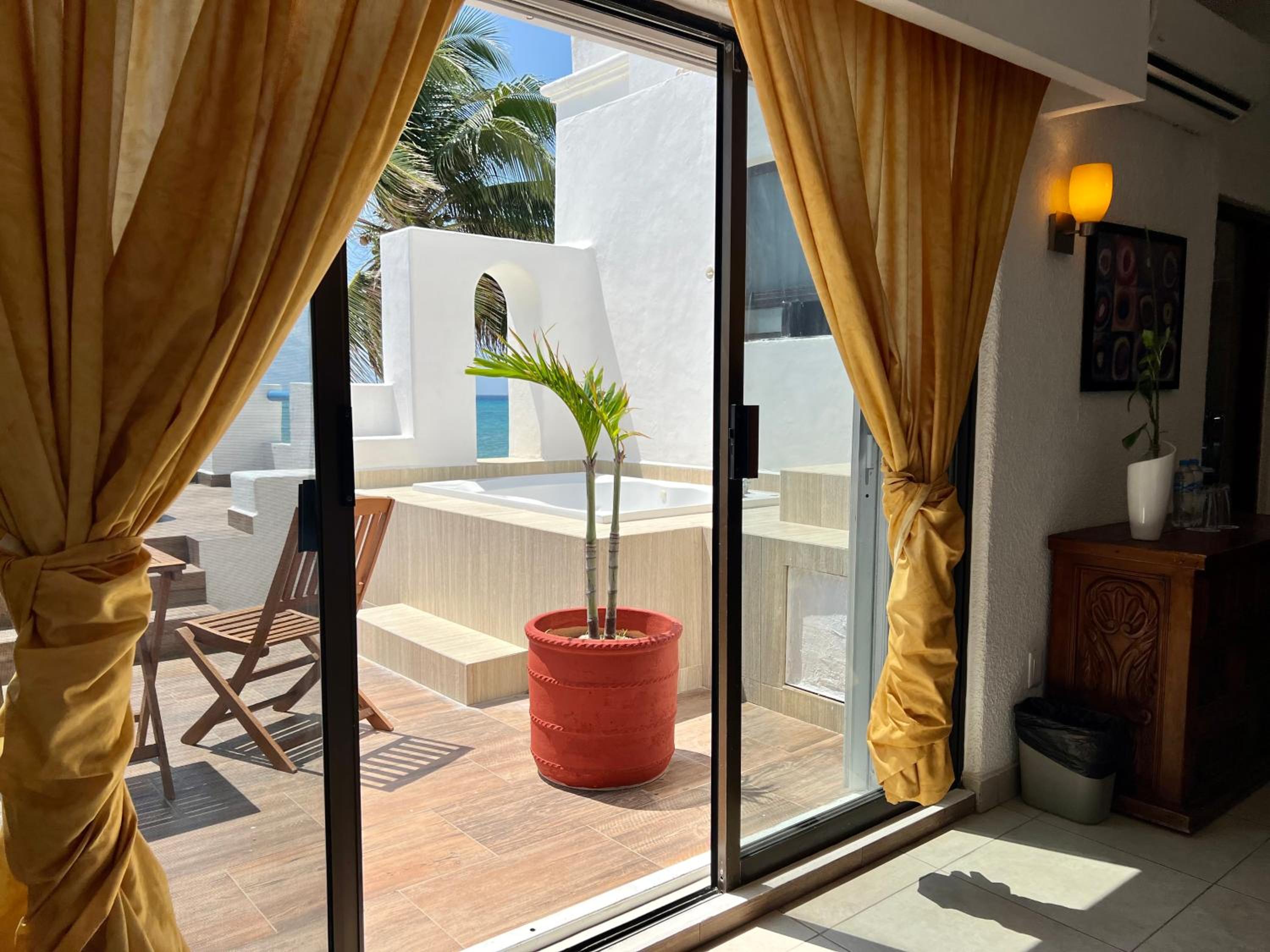Honeymoon Suite 218 - Photo 26