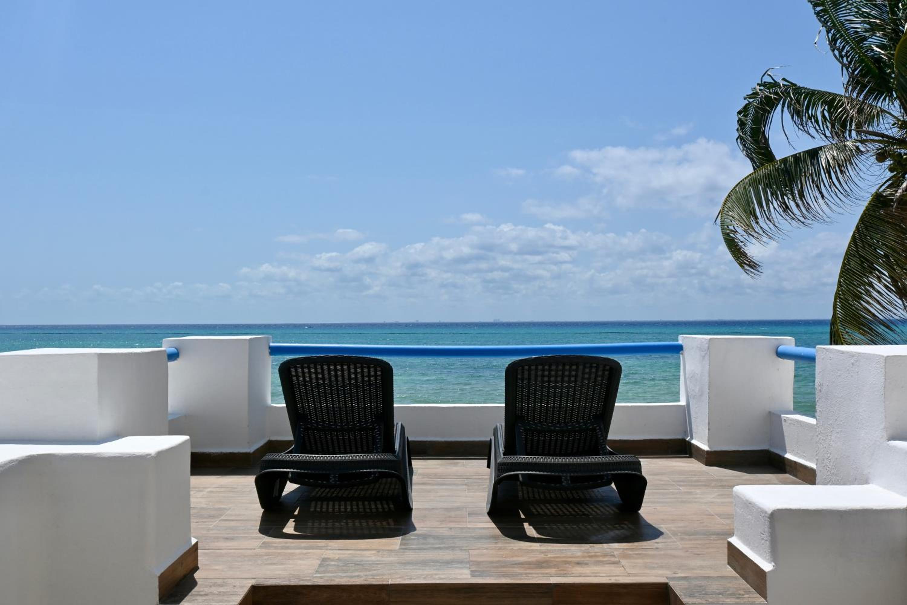 Honeymoon Suite 218 - Photo 17