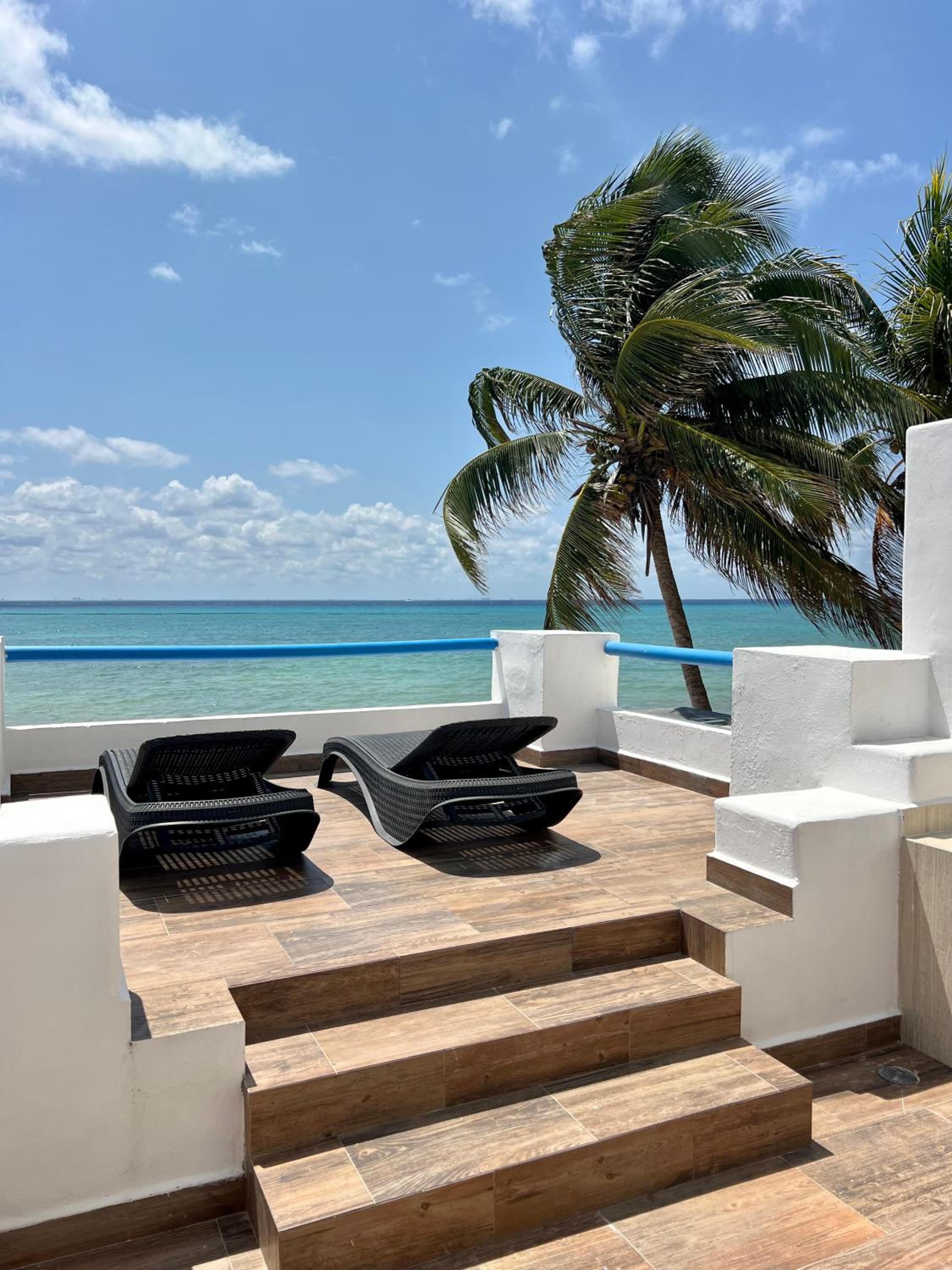 Honeymoon Suite 218 - Photo 4