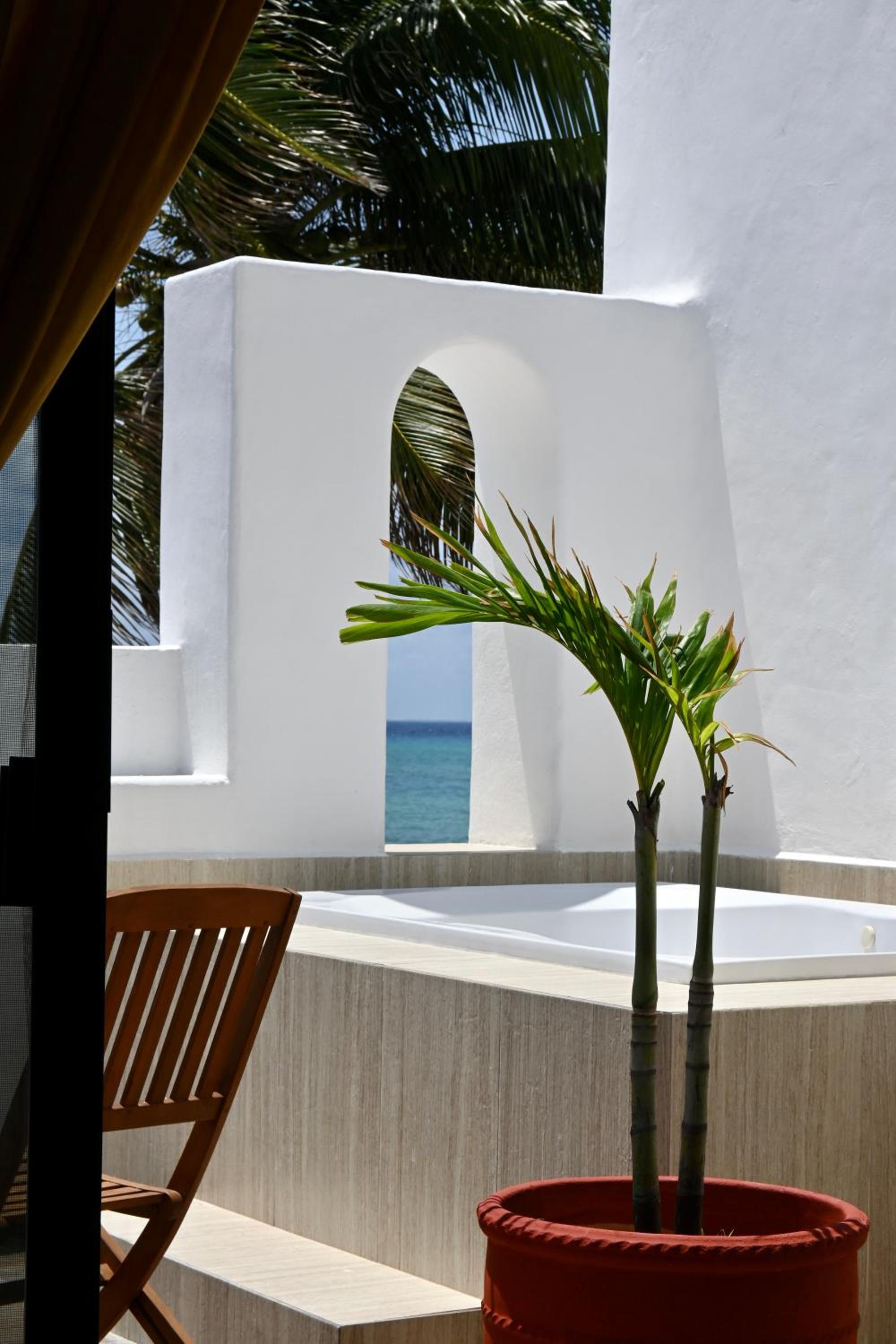Honeymoon Suite 218 - Photo 5