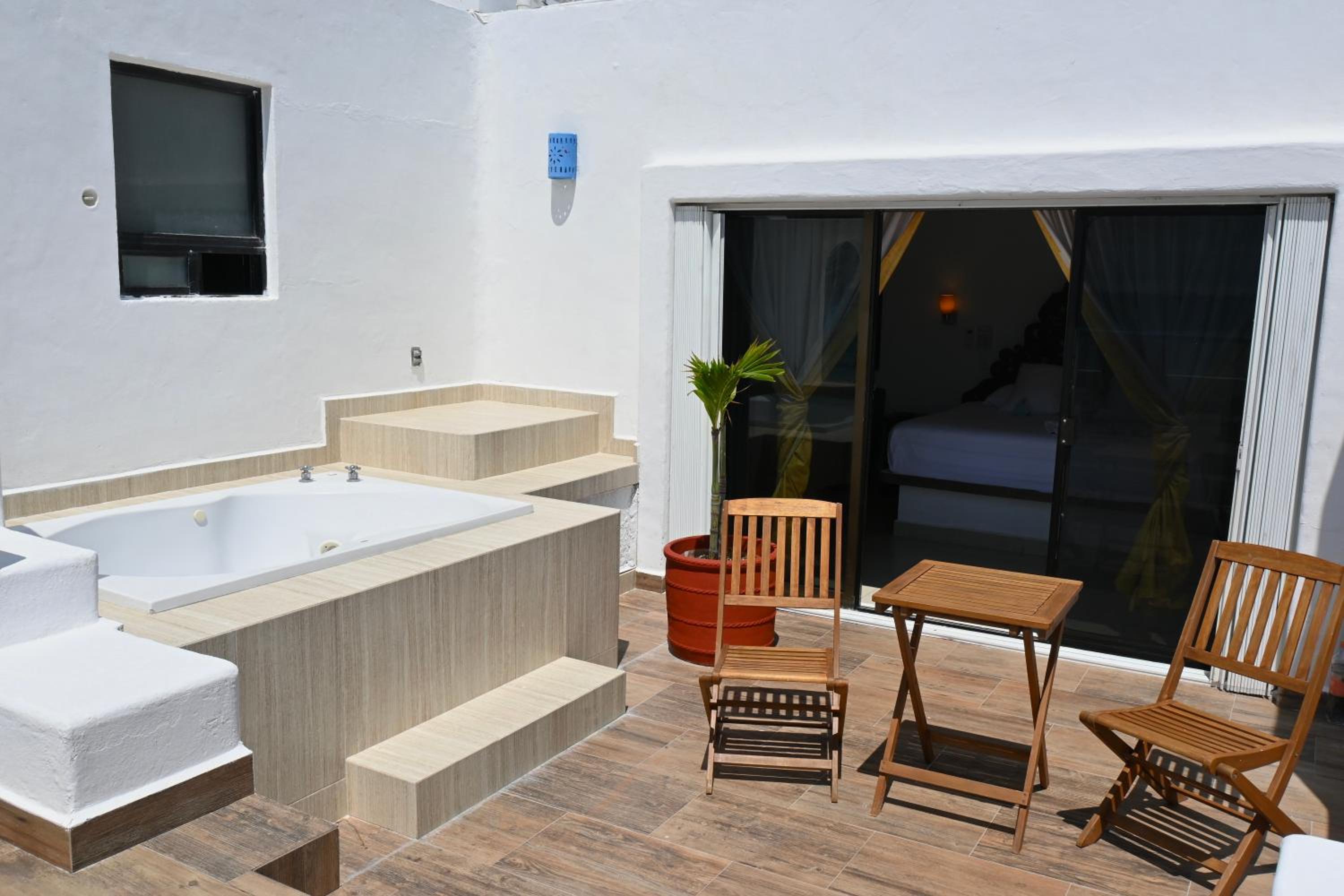 Honeymoon Suite 218 - Photo 29