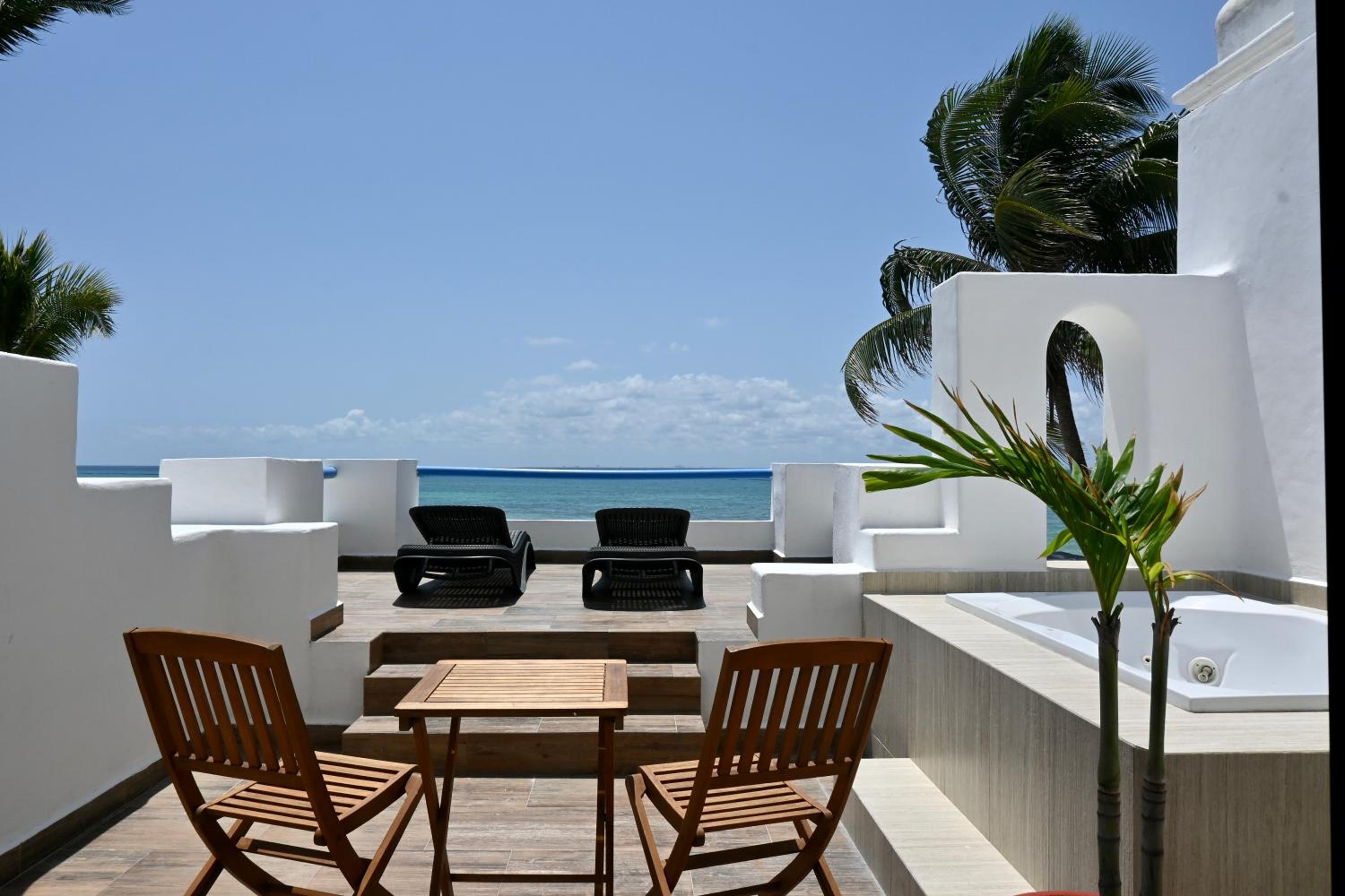 Honeymoon Suite 218 - Photo 6