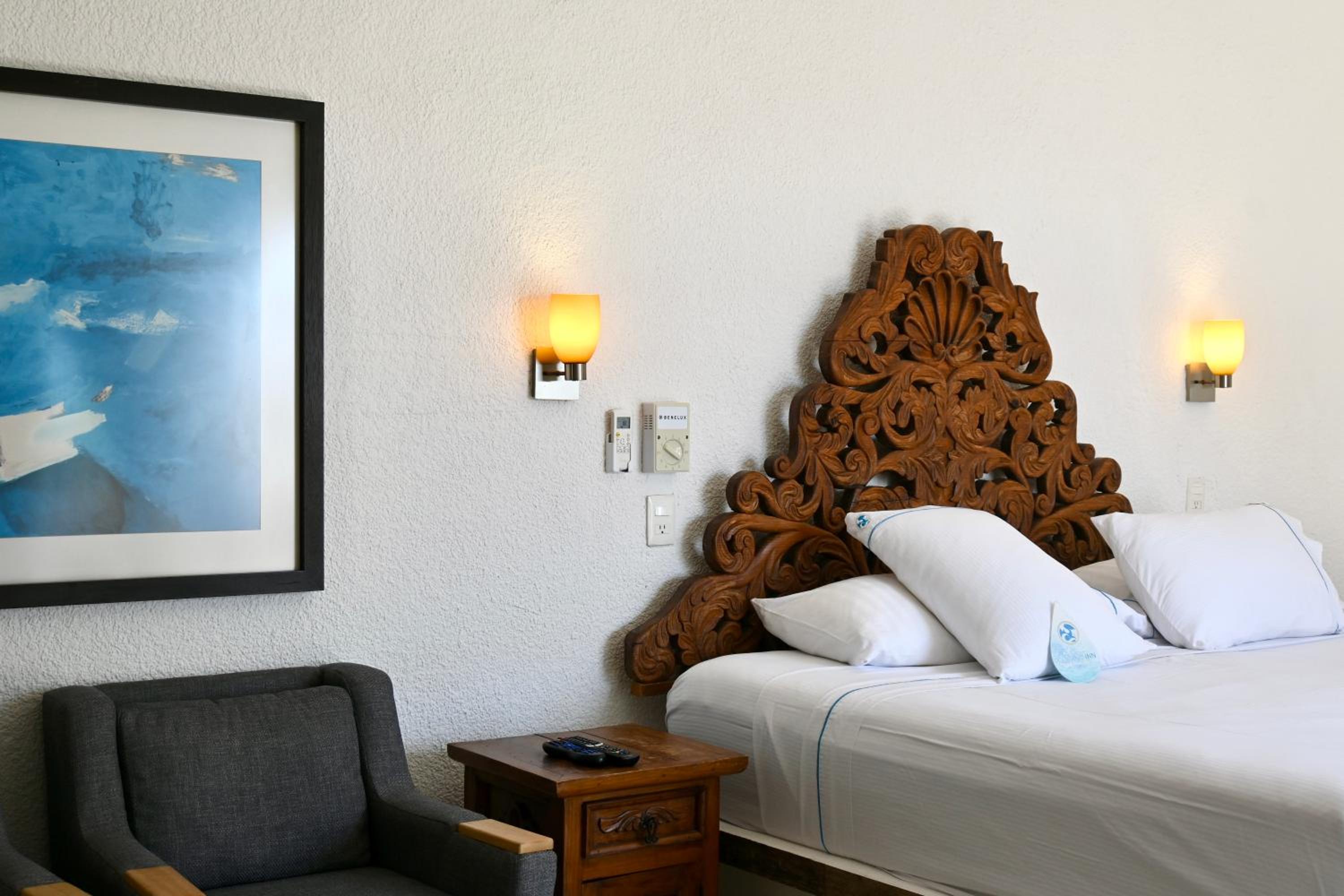 Honeymoon Suite 218 - Photo 1