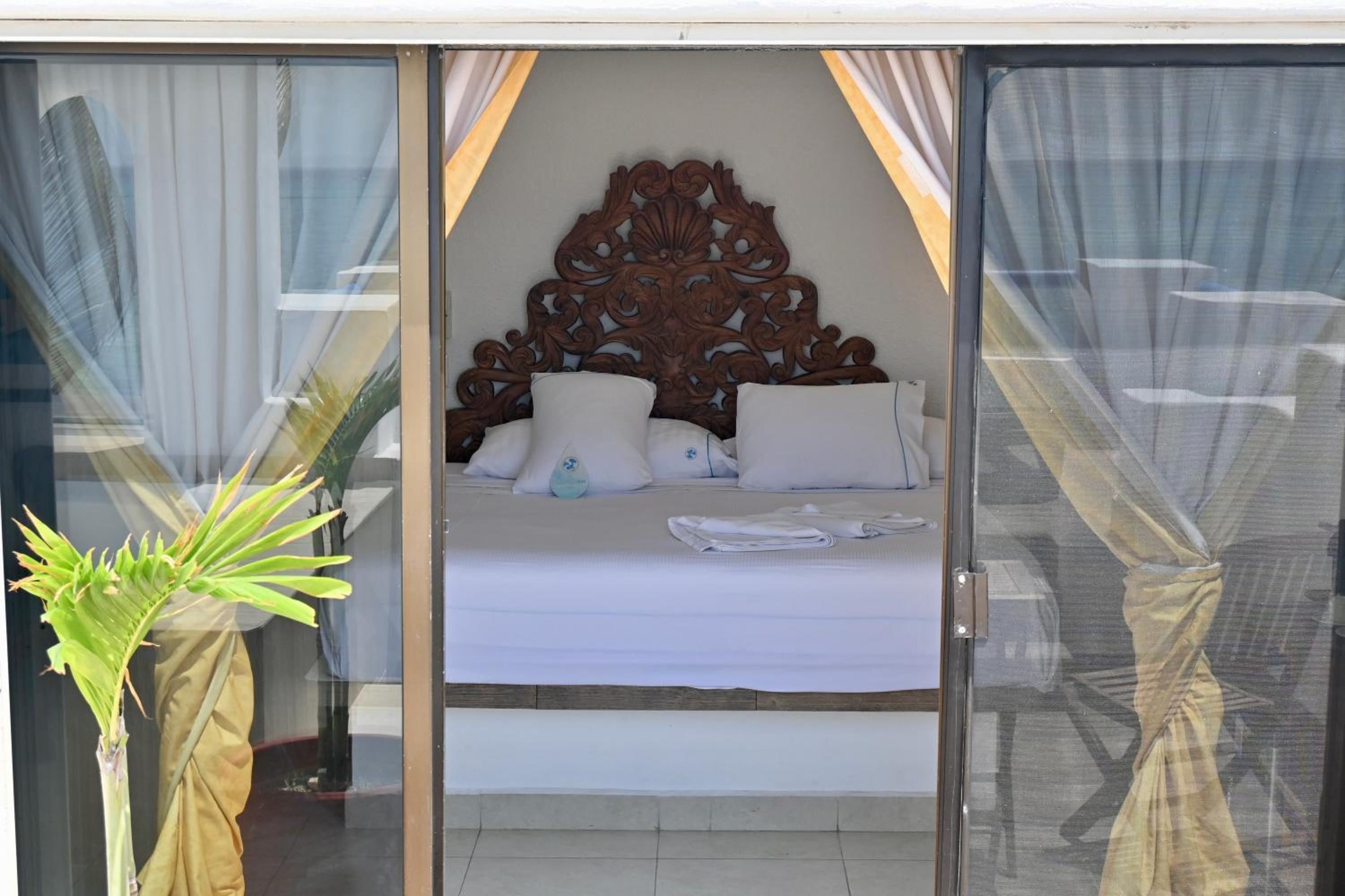 Honeymoon Suite 218 - Photo 25