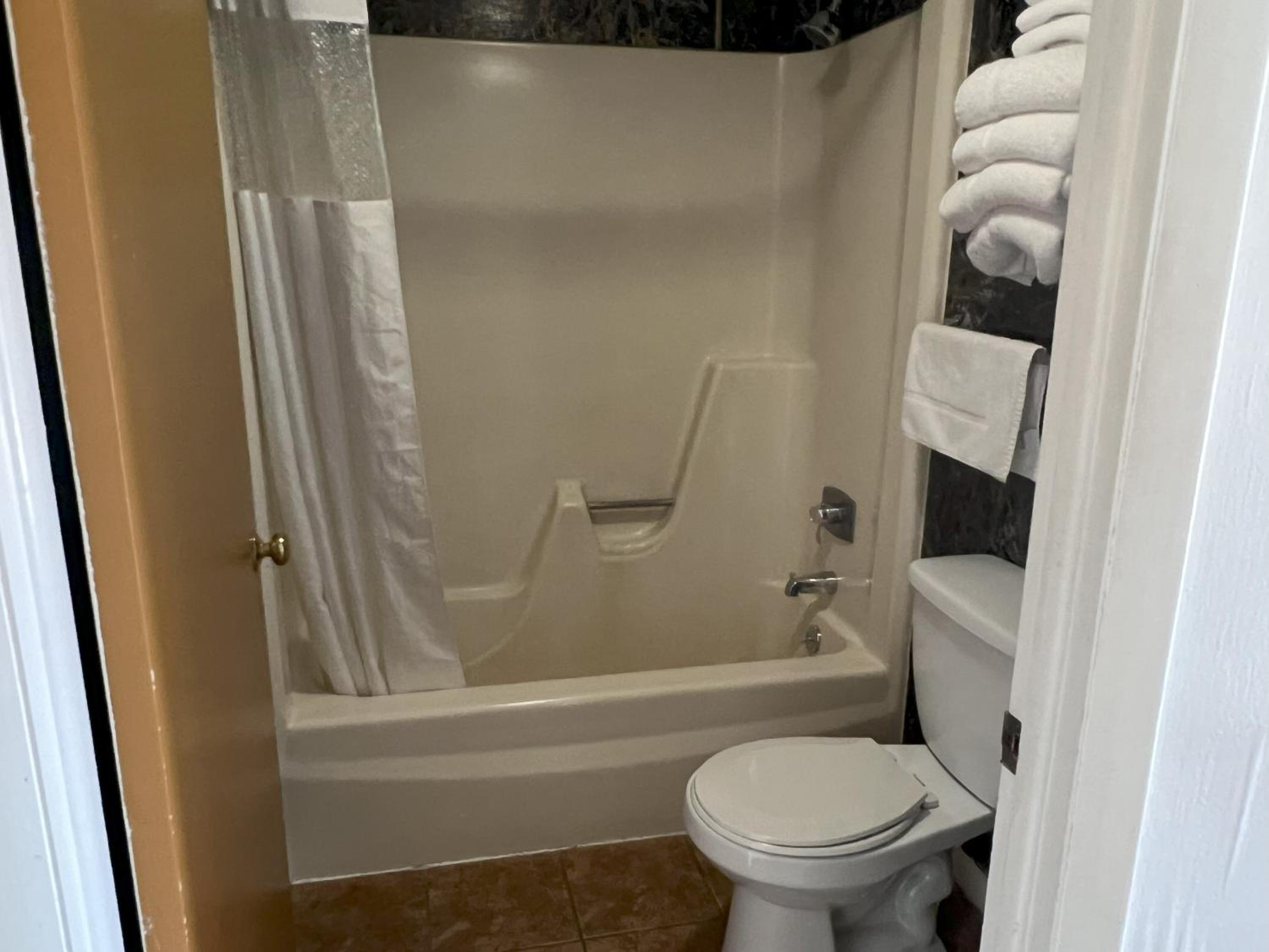 King Room - Non-Smoking - Photo 5