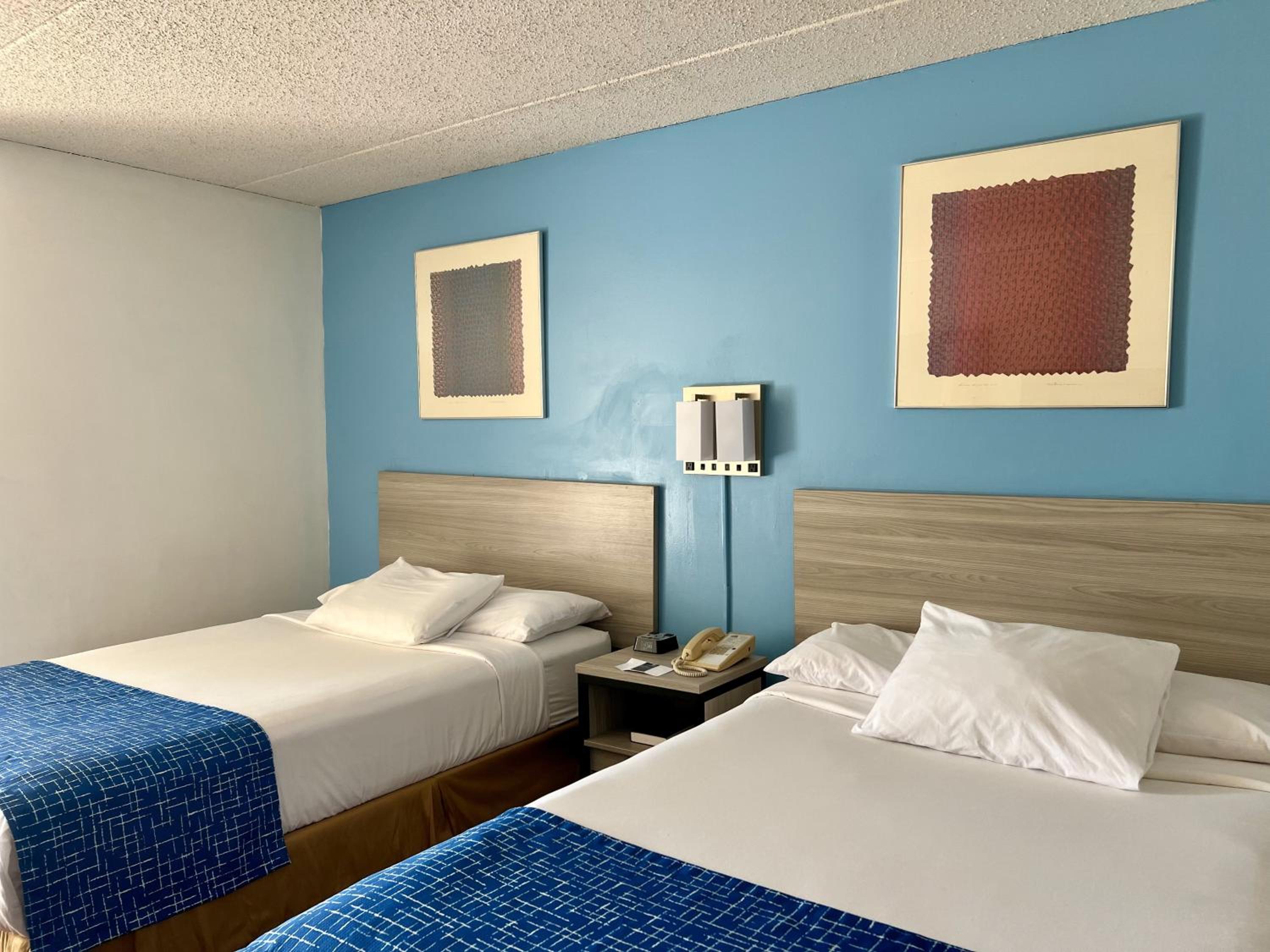 Standard Room with Two Double Beds - Non-Smoking - Photo 2