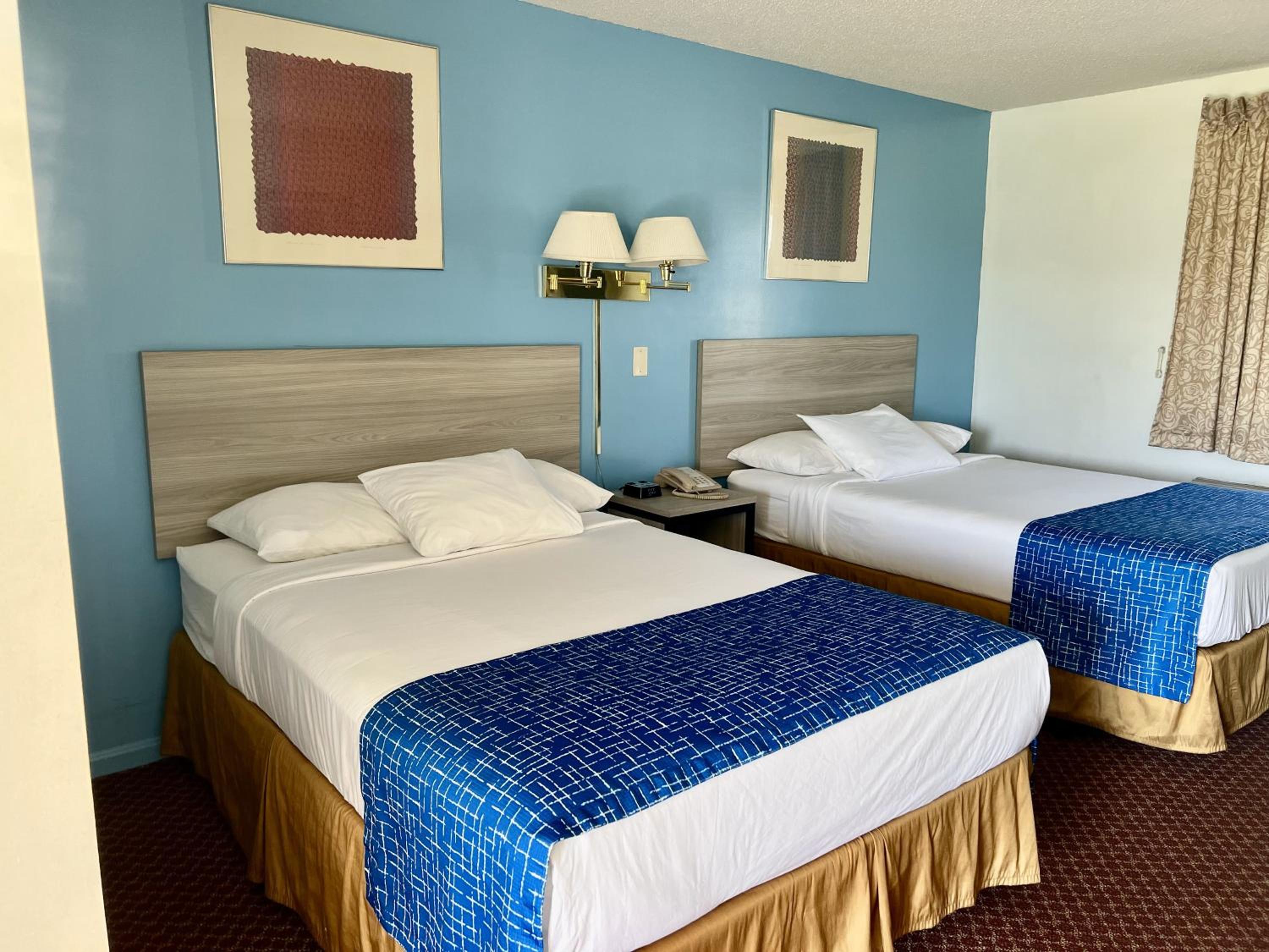 Standard Room with Two Double Beds - Non-Smoking - Photo 10