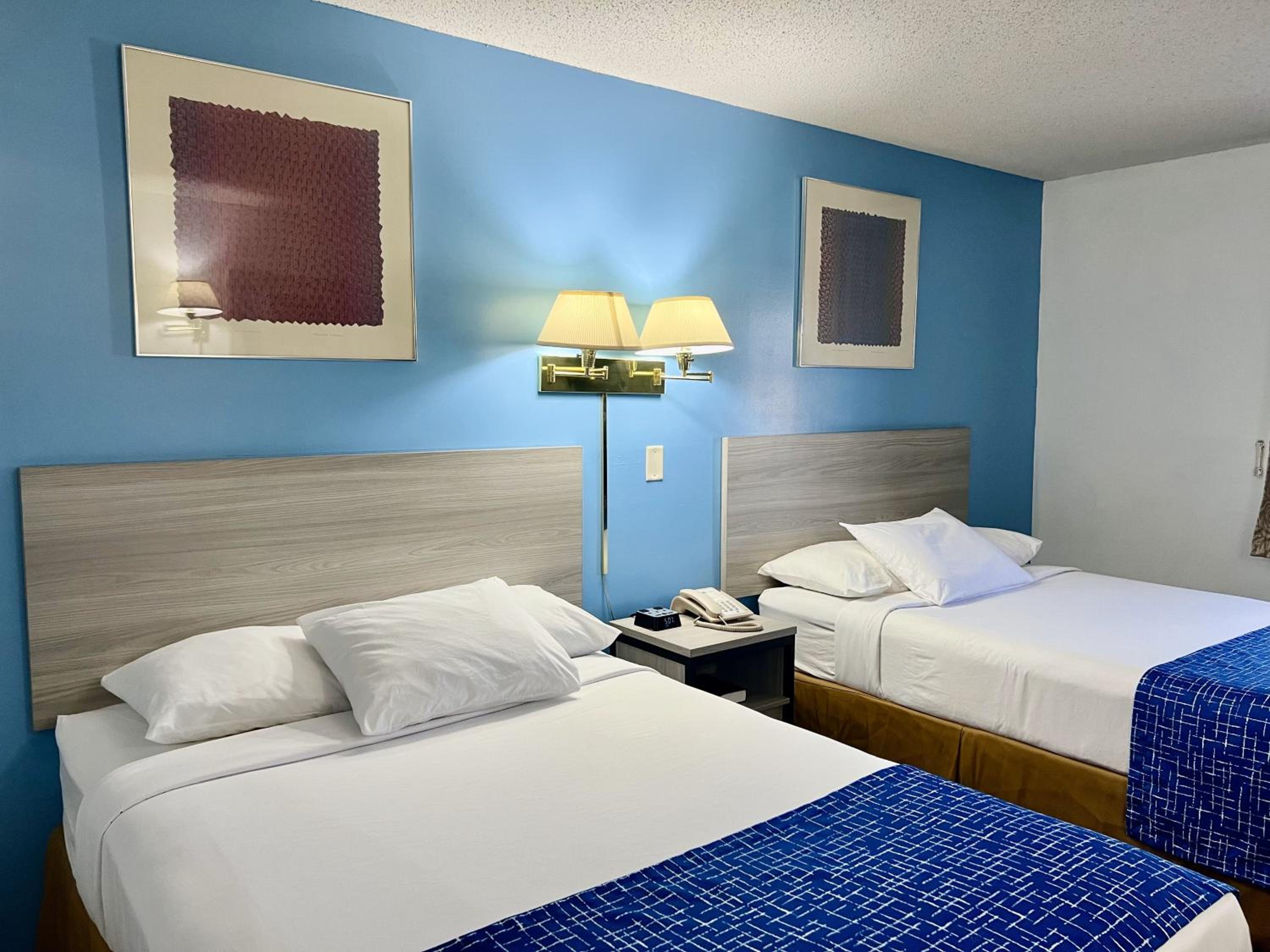 Standard Room with Two Double Beds - Non-Smoking - Photo 11