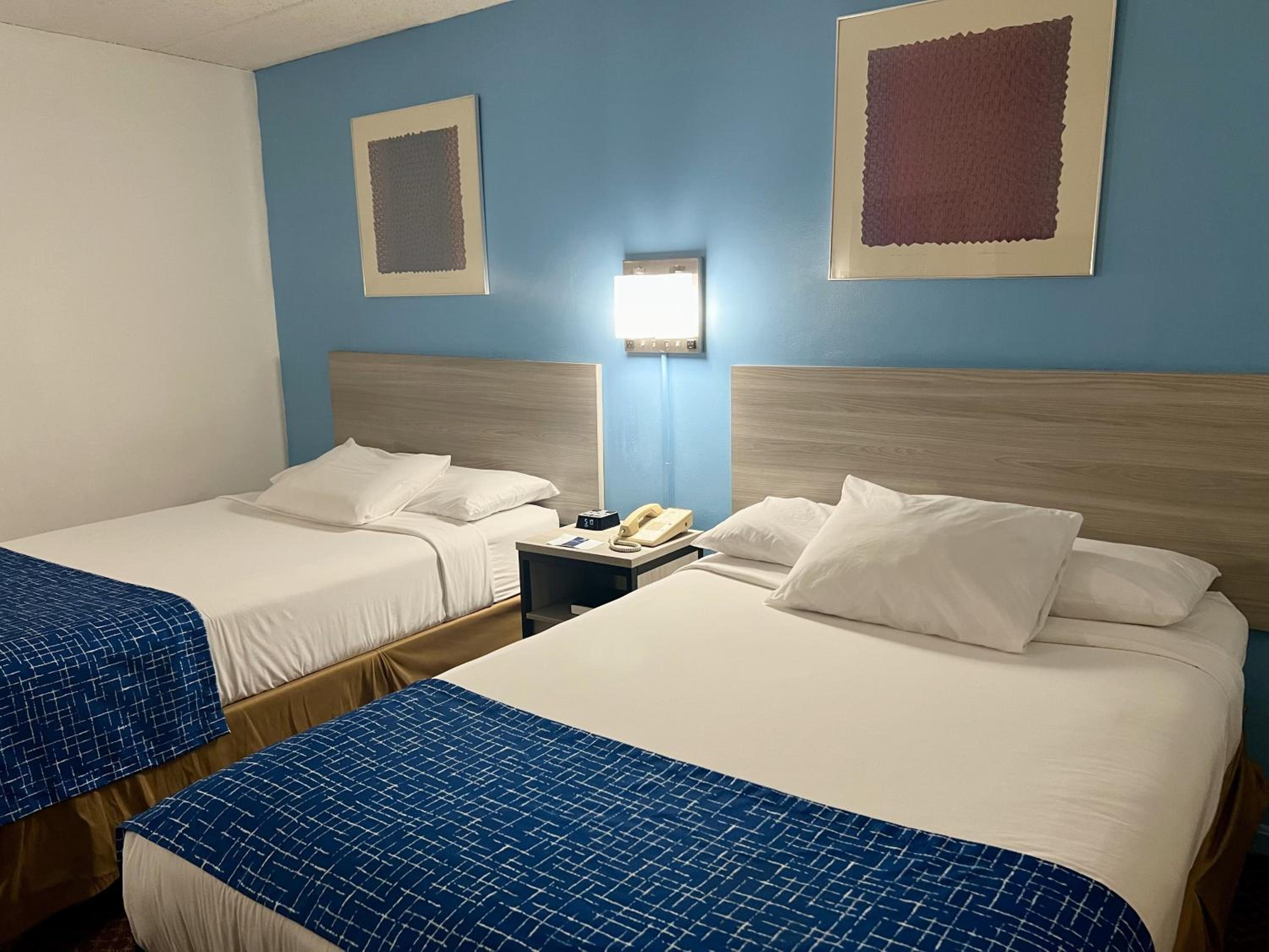Standard Room with Two Double Beds - Non-Smoking - Photo 13
