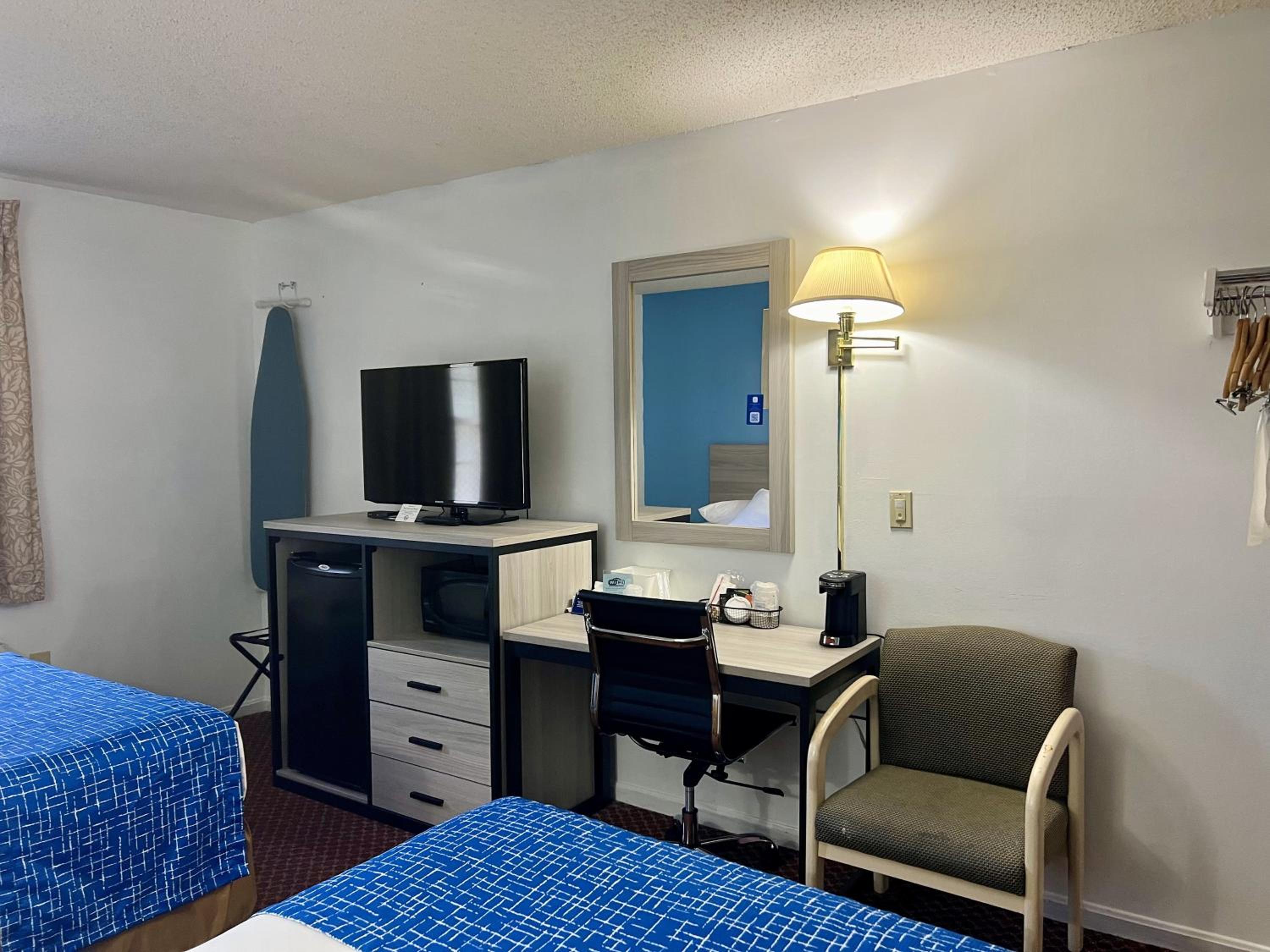 Standard Room with Two Double Beds - Non-Smoking - Photo 6