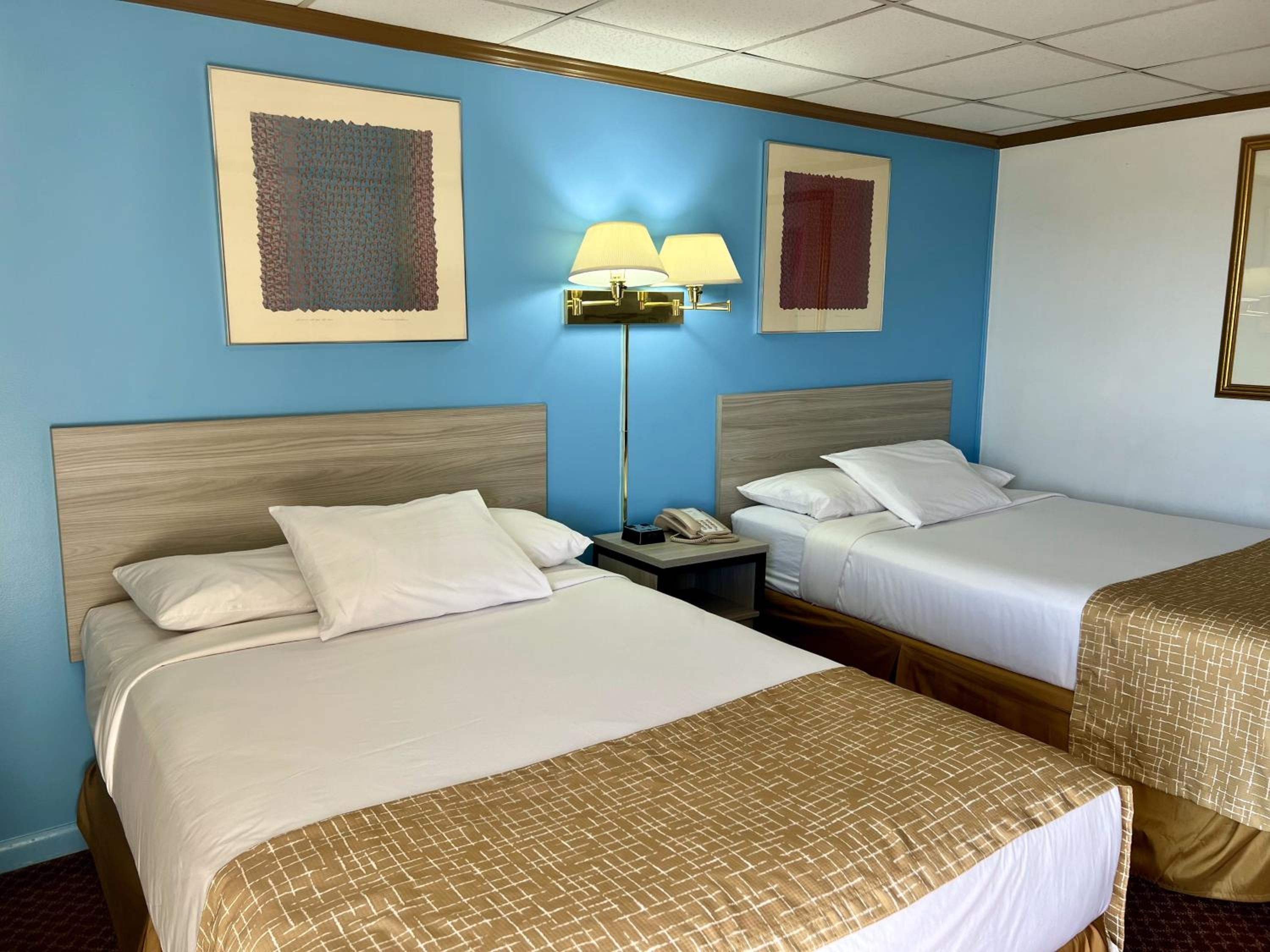 Standard Room with Two Double Beds - Non-Smoking - Photo 3