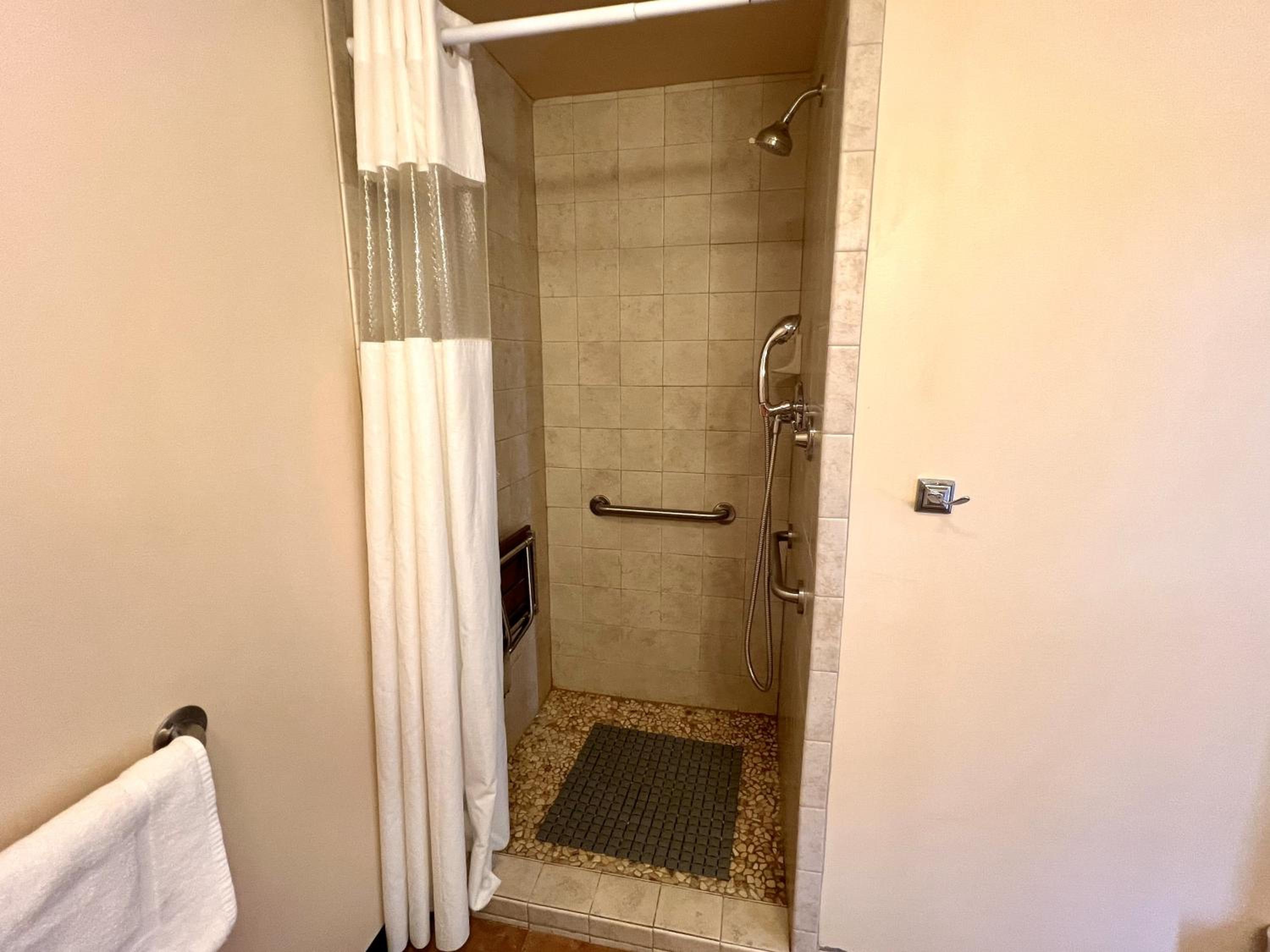 King Room - Mobility Access/Non-Smoking - Photo 3