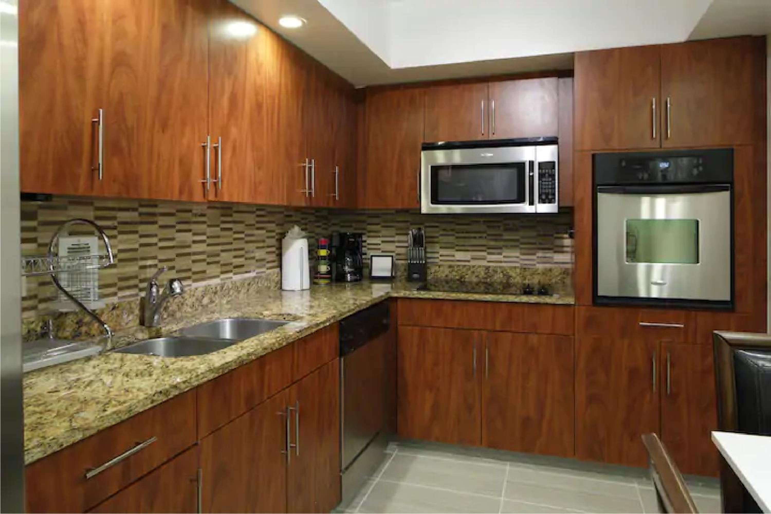 One-Bedroom Apartment photo 2
