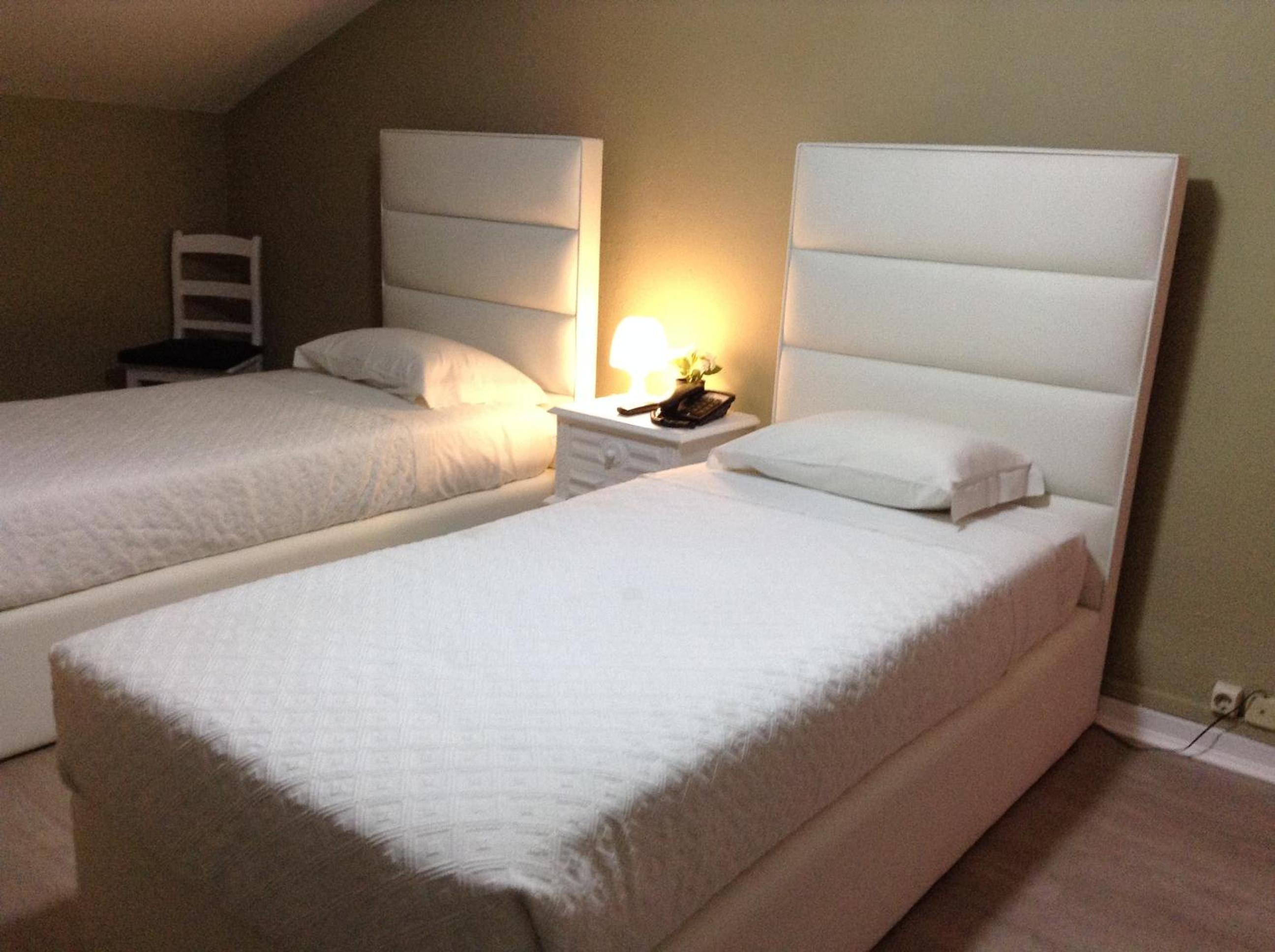 Double or Twin Room - Photo 4