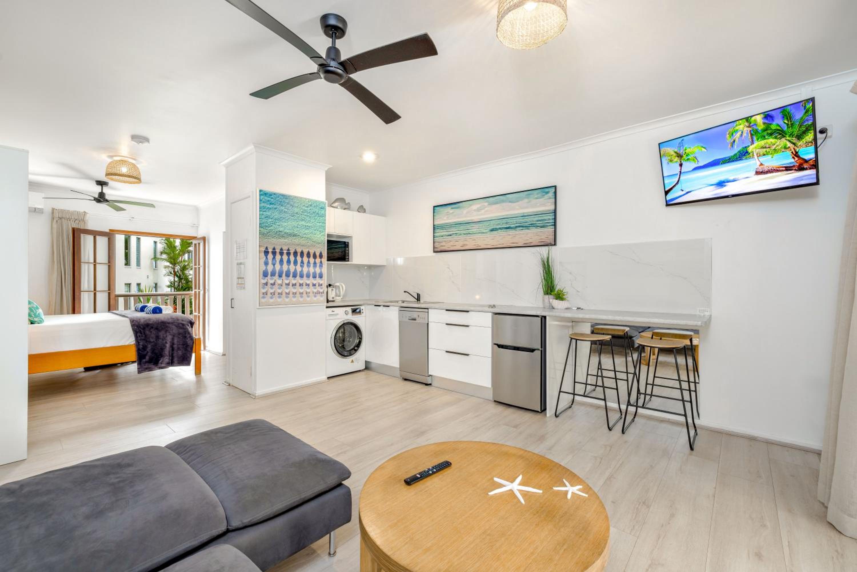 Studio Apartment photo 1
