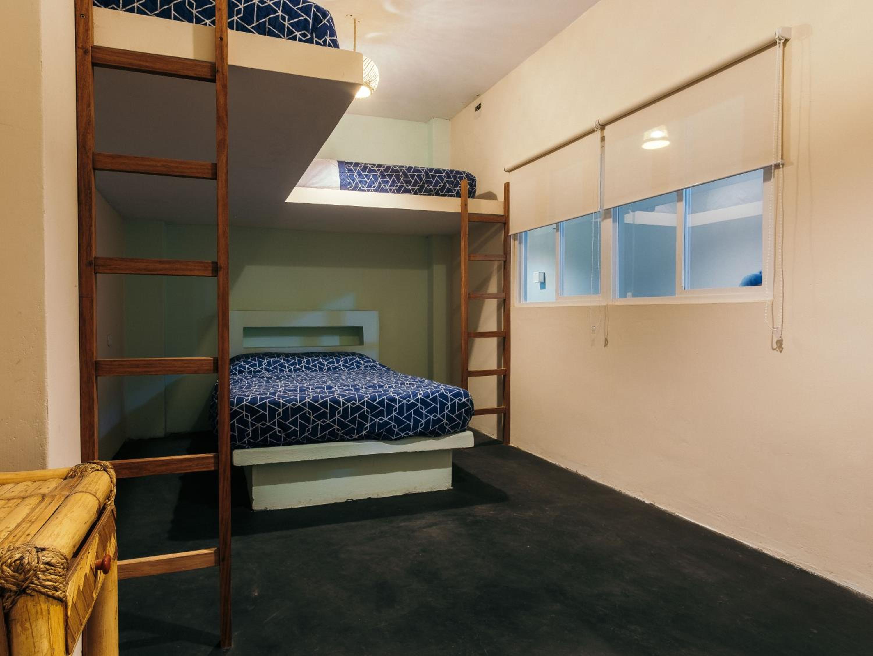 Quadruple Room With Private Bathroom photo 2