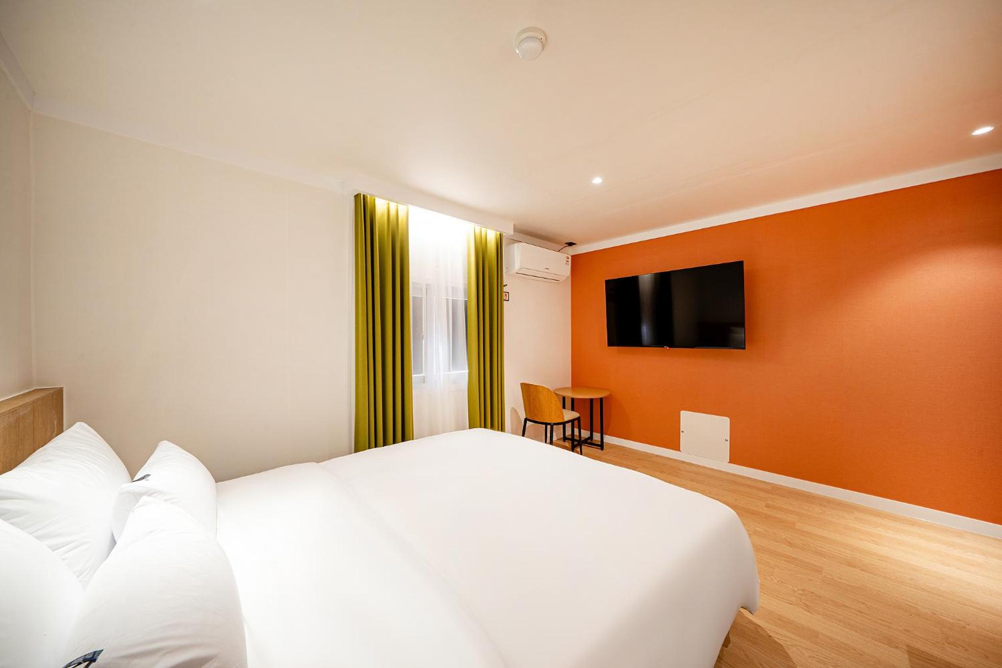 Double Room - Photo 5