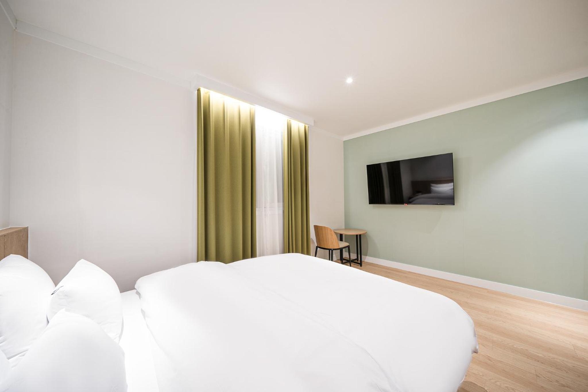 Deluxe Room - Photo 8
