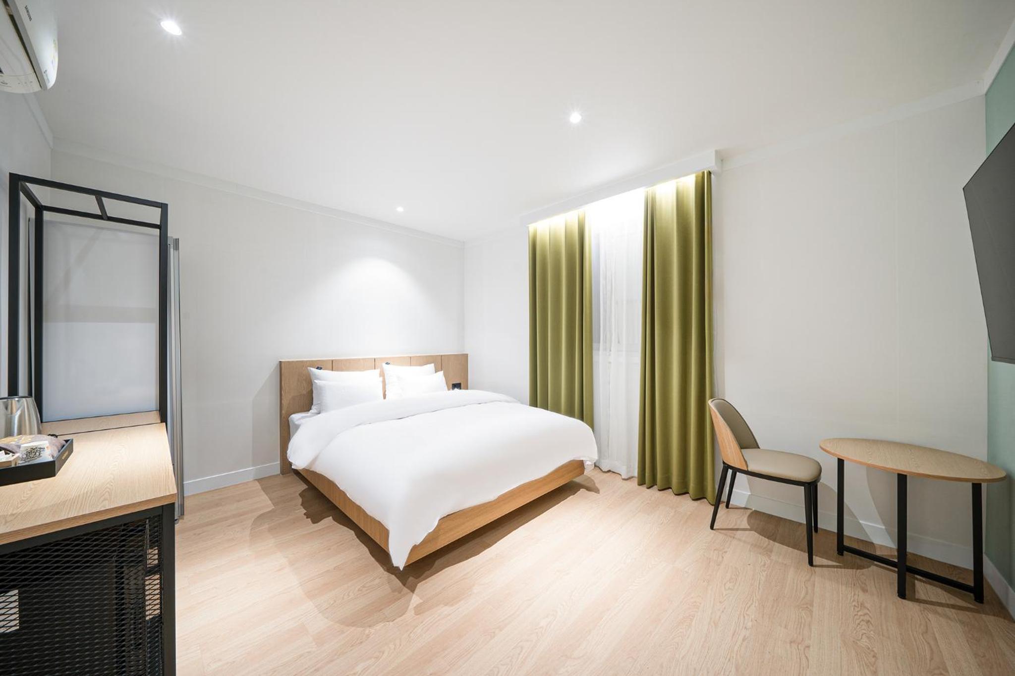 Deluxe Room - Photo 5
