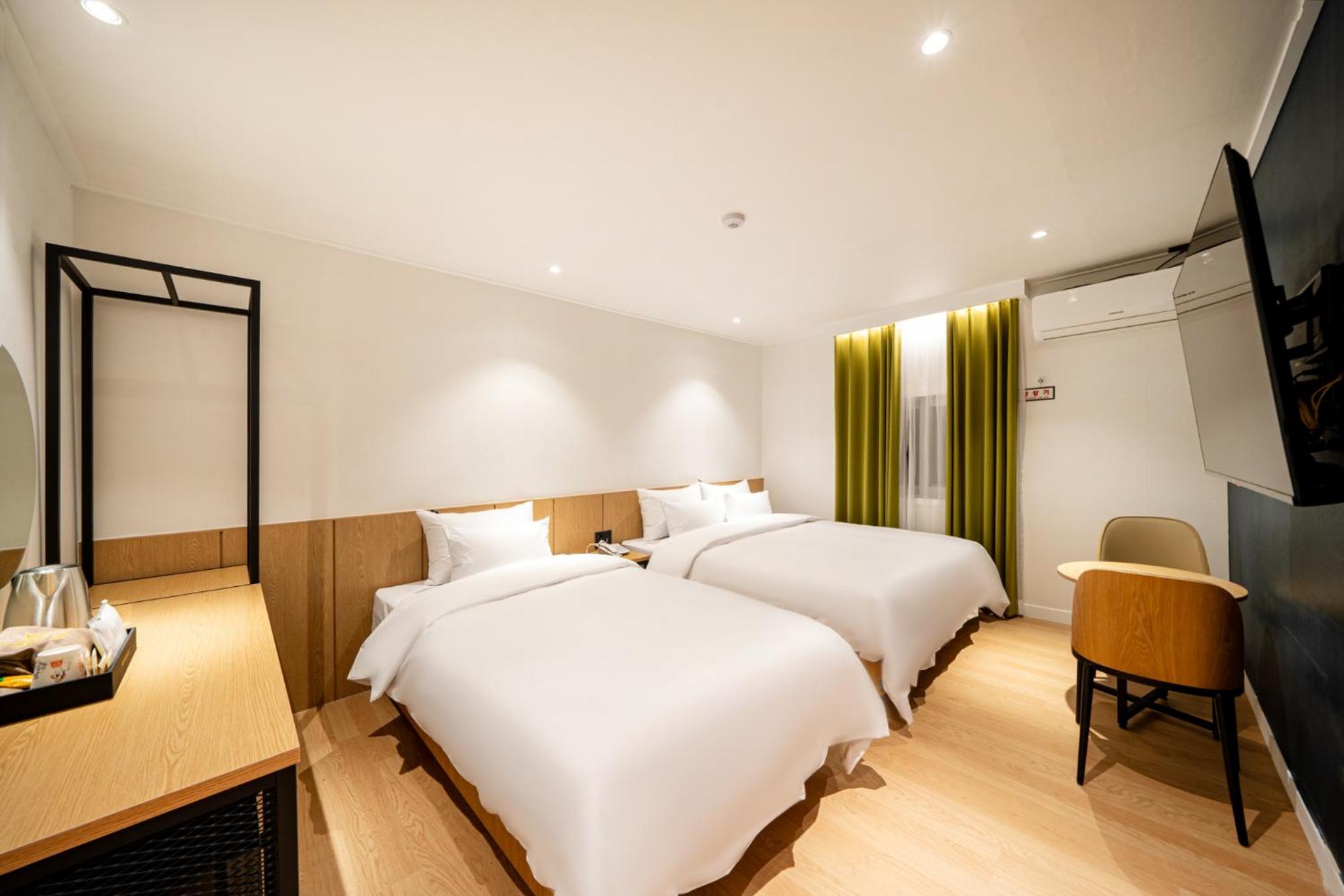 Twin Room - Photo 1