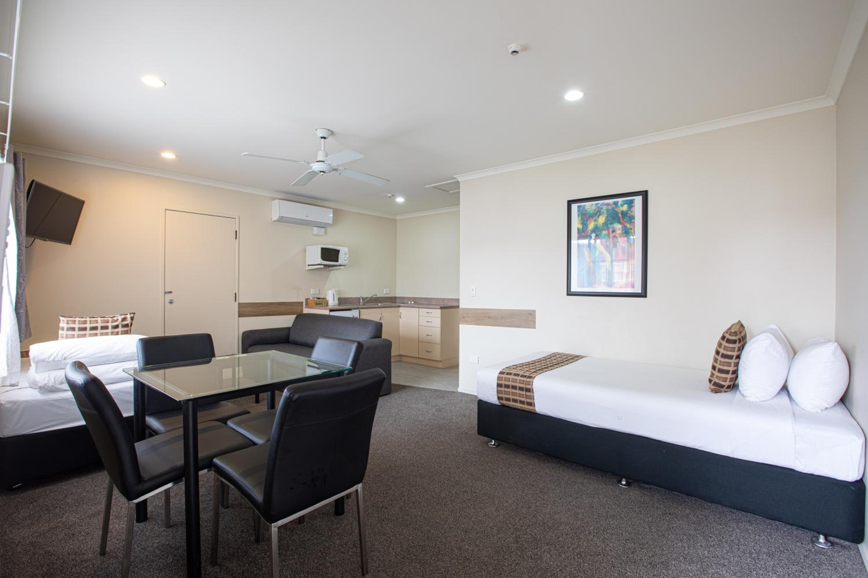 Deluxe One-Bedroom Suite