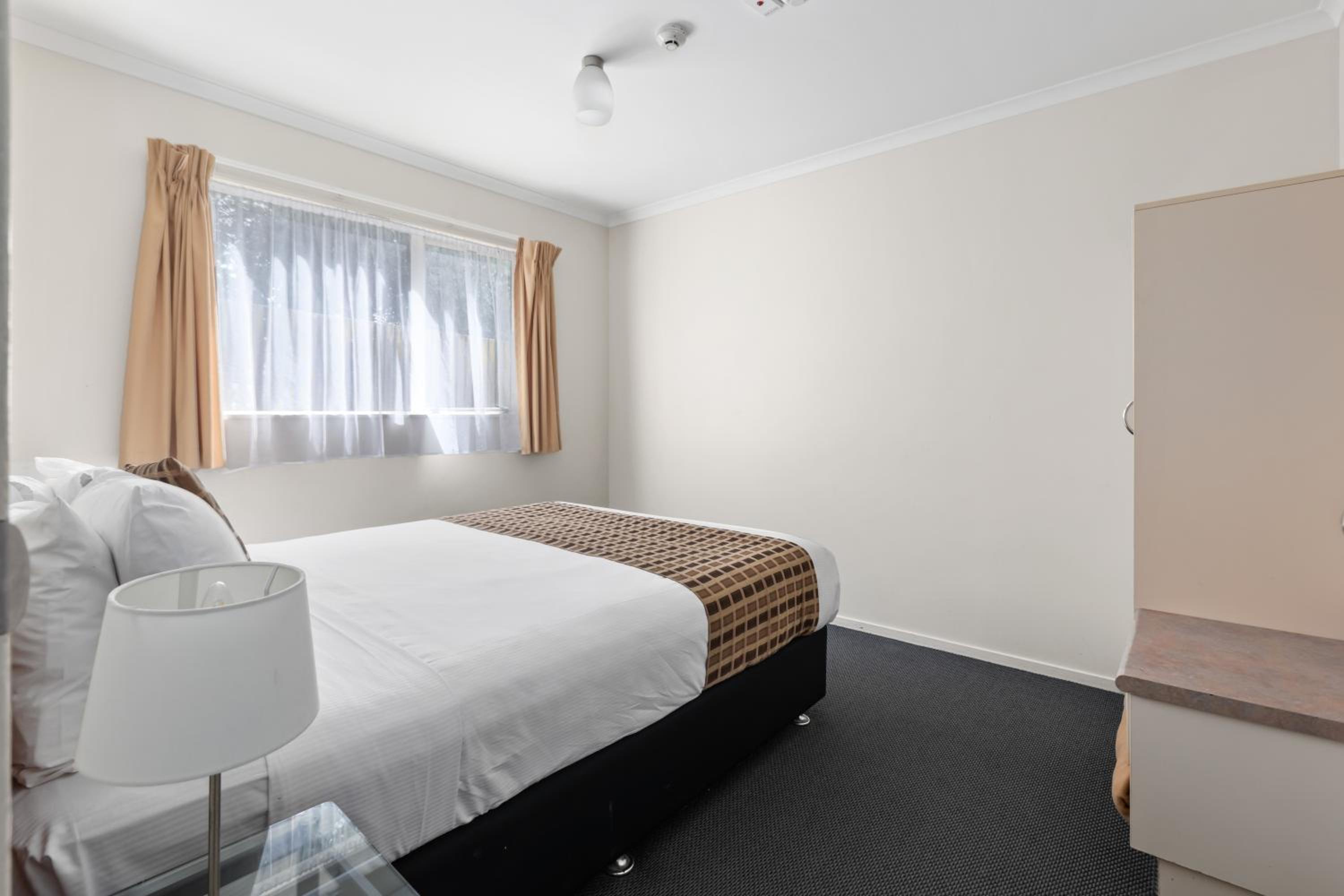 Deluxe One-Bedroom Suite