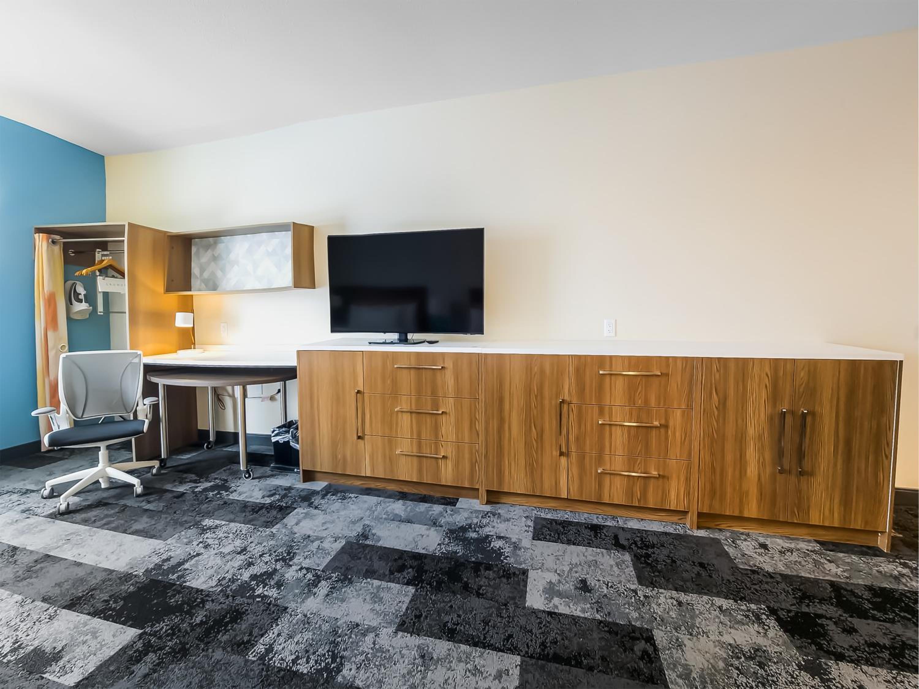 Studio Suite with Two Queen Beds and Tub - Mobility Access - Photo 5
