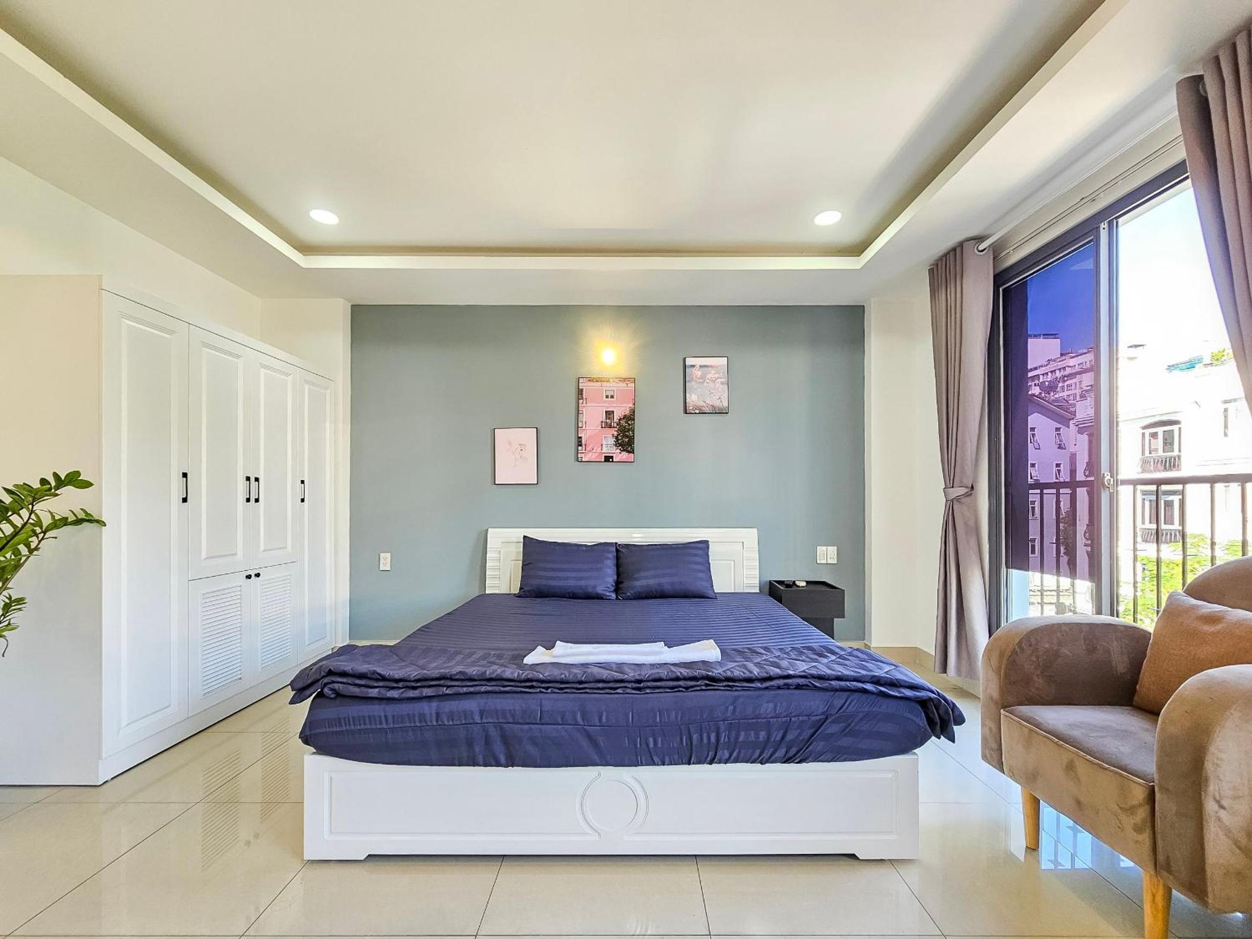 King Studio With Sofa Bed